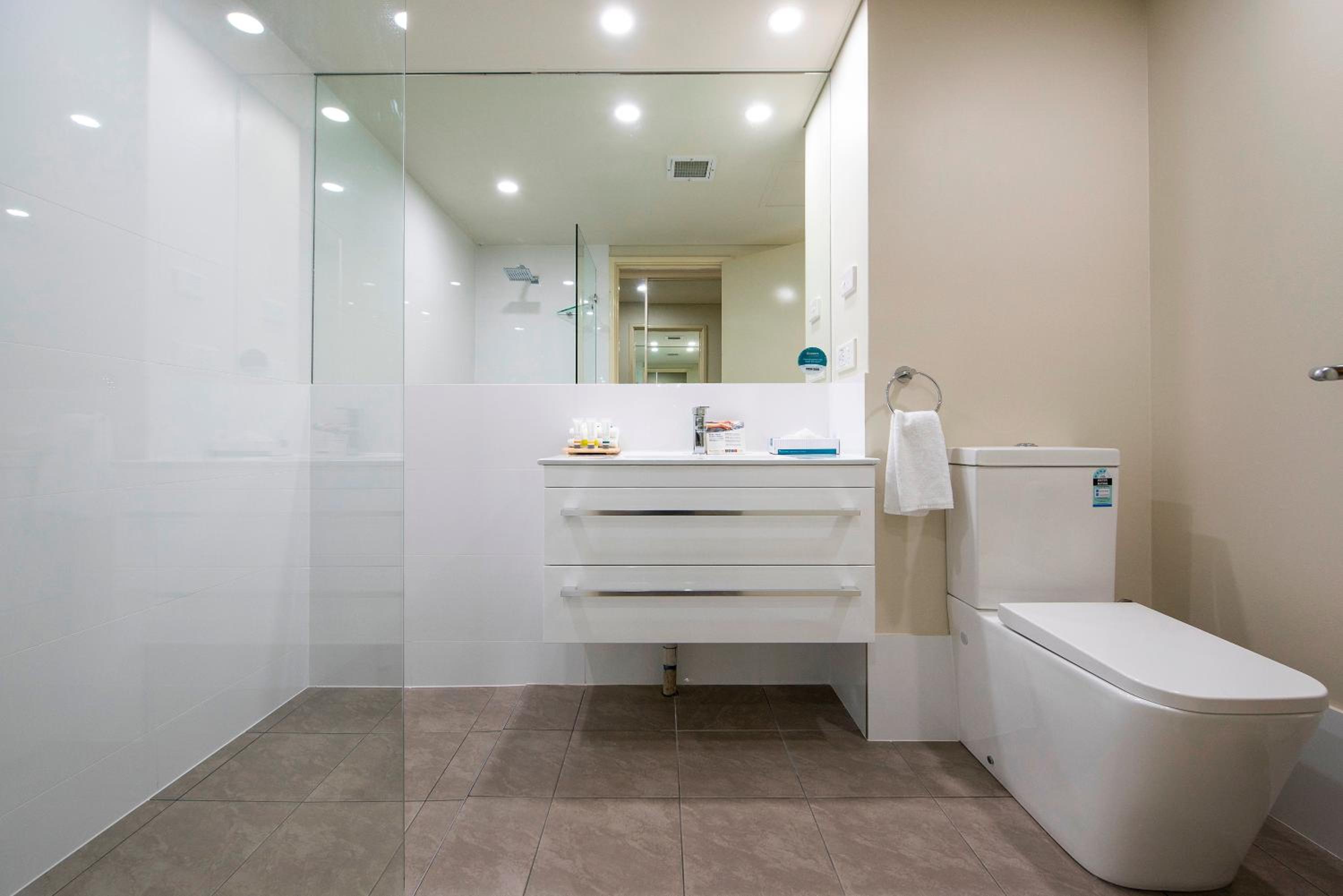 Hotel Style Studio with Ocean View - Photo 4