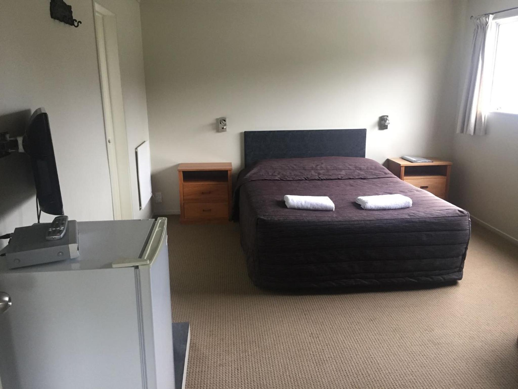 Double or Twin Room with Private Bathroom - Photo 12