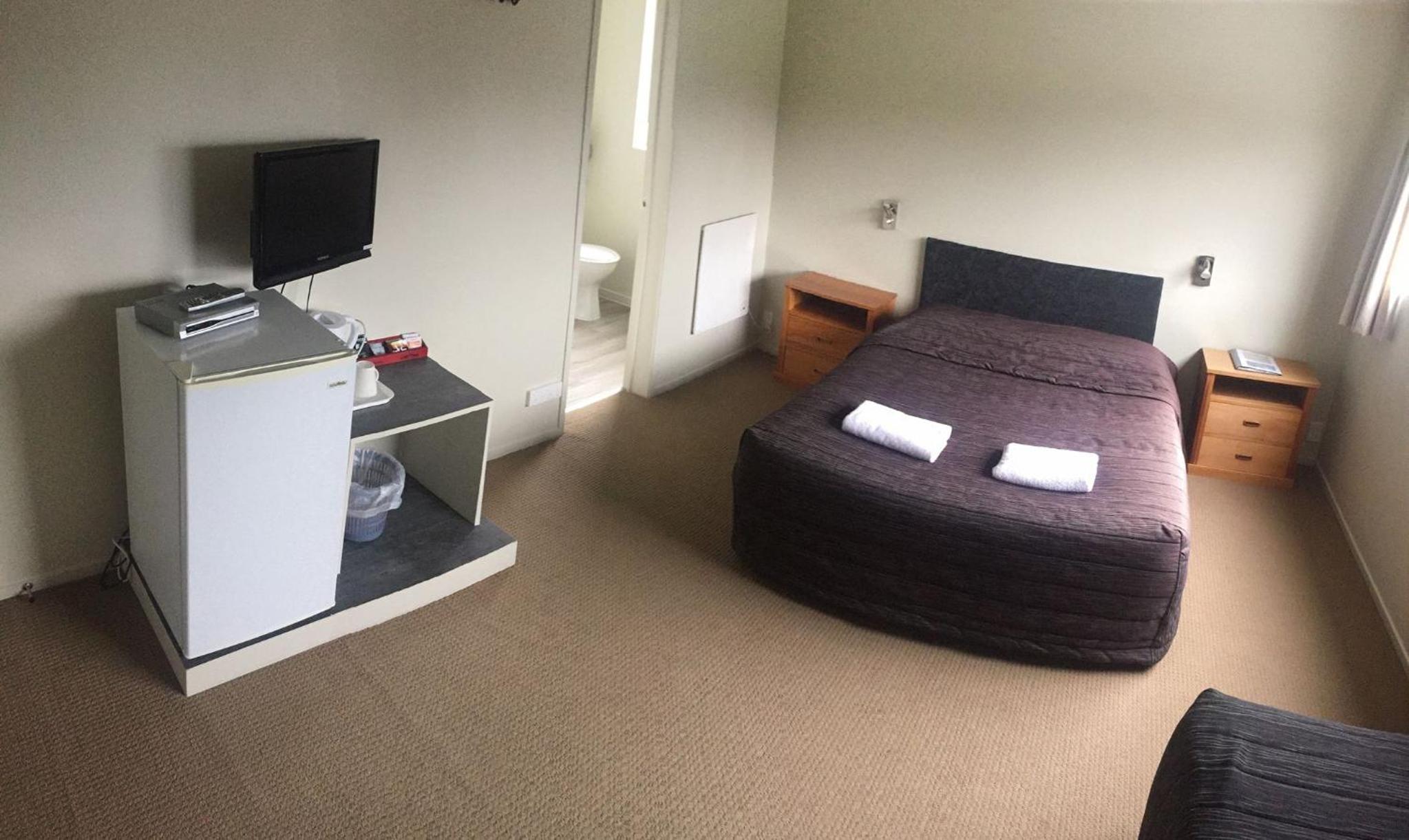 Double or Twin Room with Private Bathroom - Photo 9