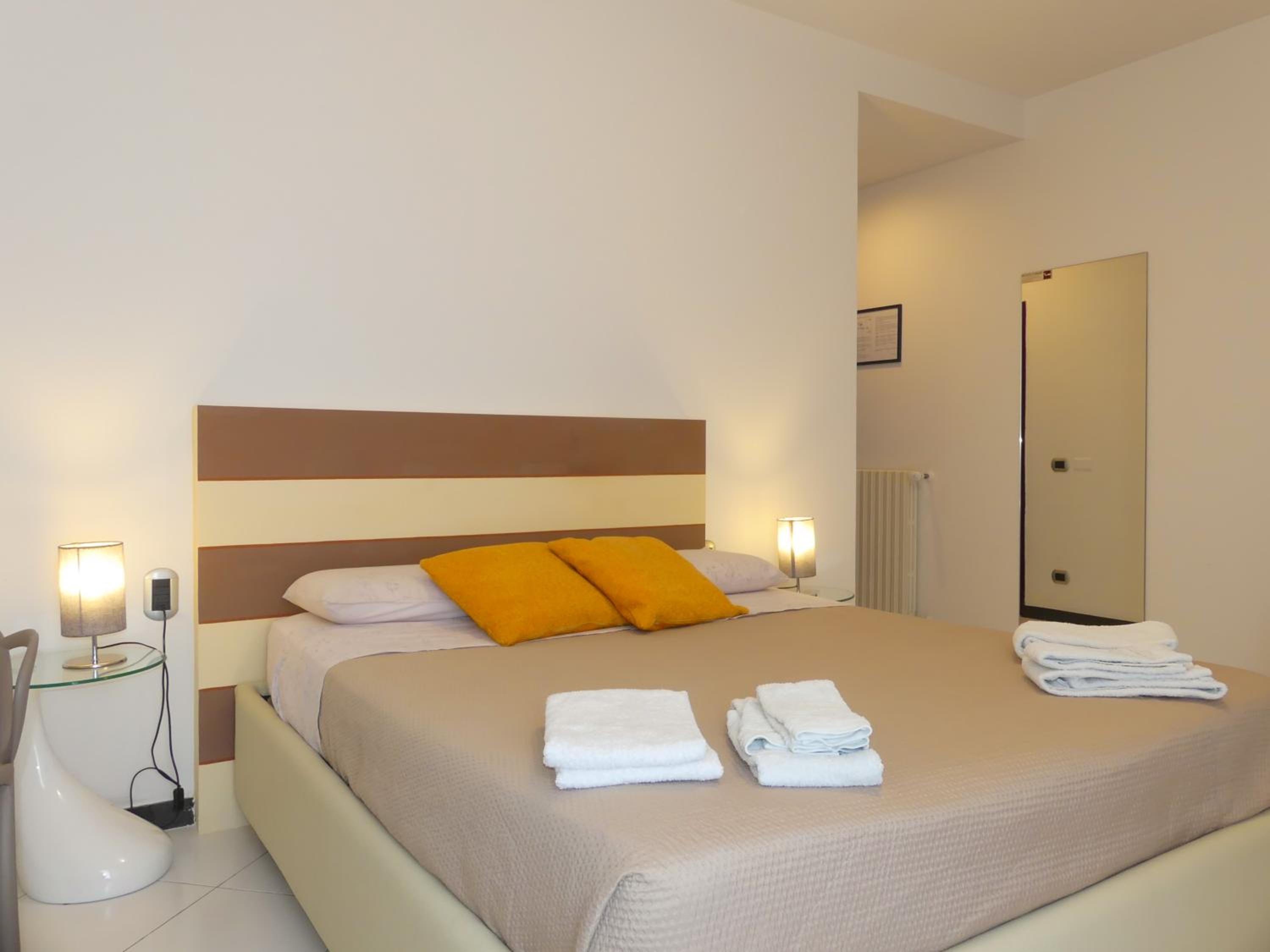 Junior Suite with Balcony - Photo 3