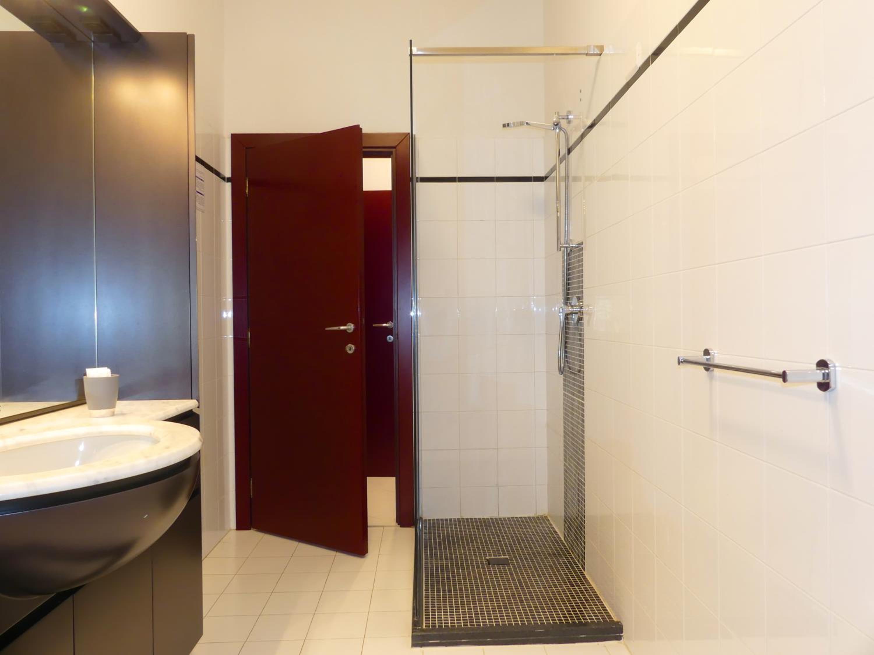 Junior Suite with Balcony - Photo 5