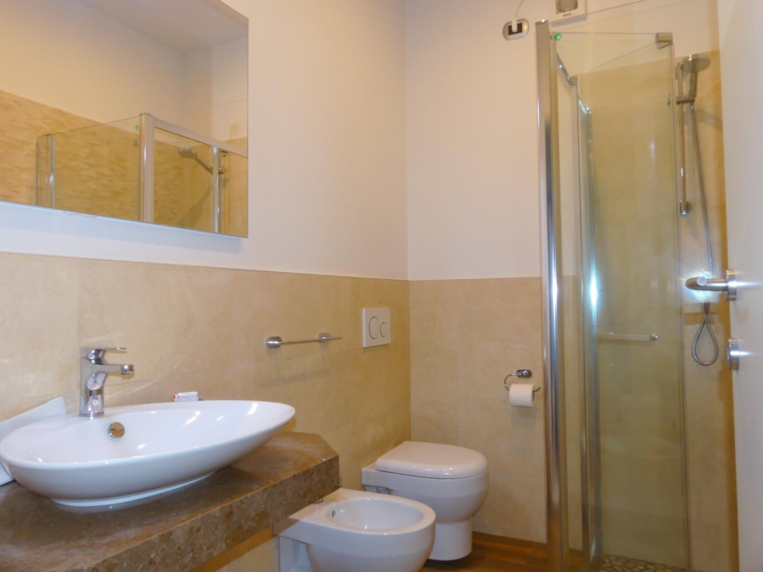 Deluxe Quadruple Room - Photo 5