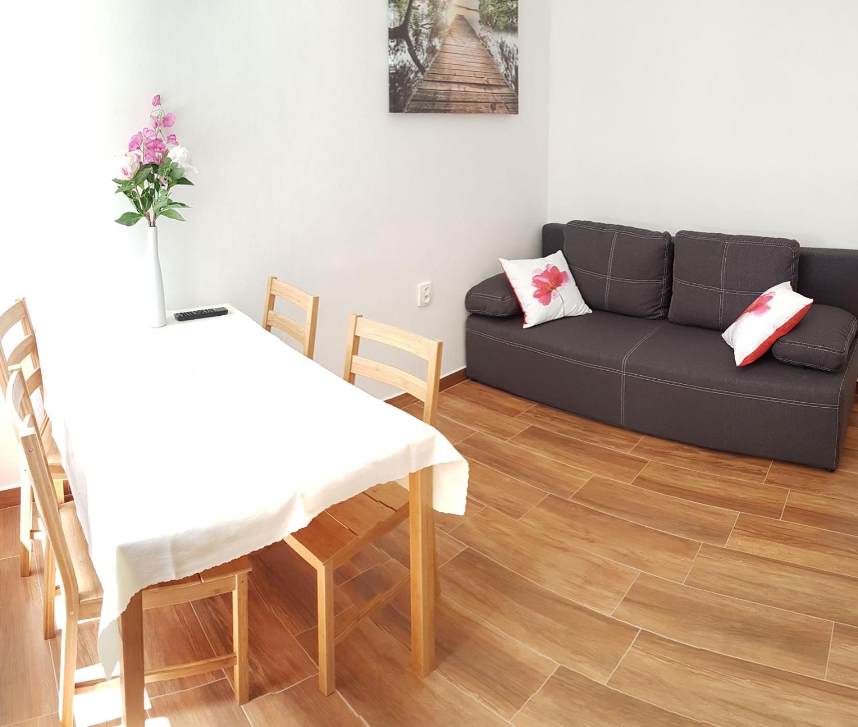 Apartment photo 2