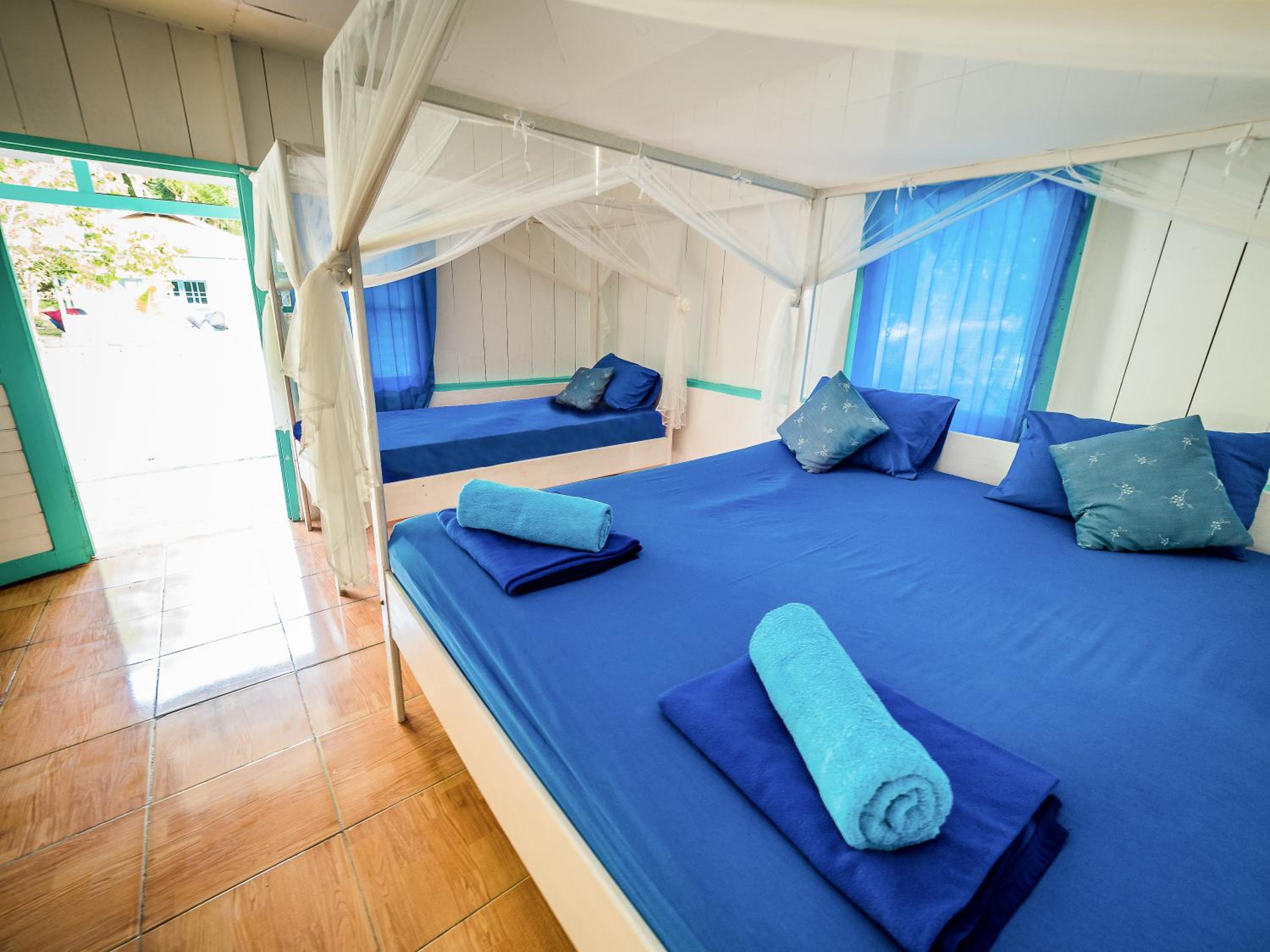 Double and Single Bed - Photo 3