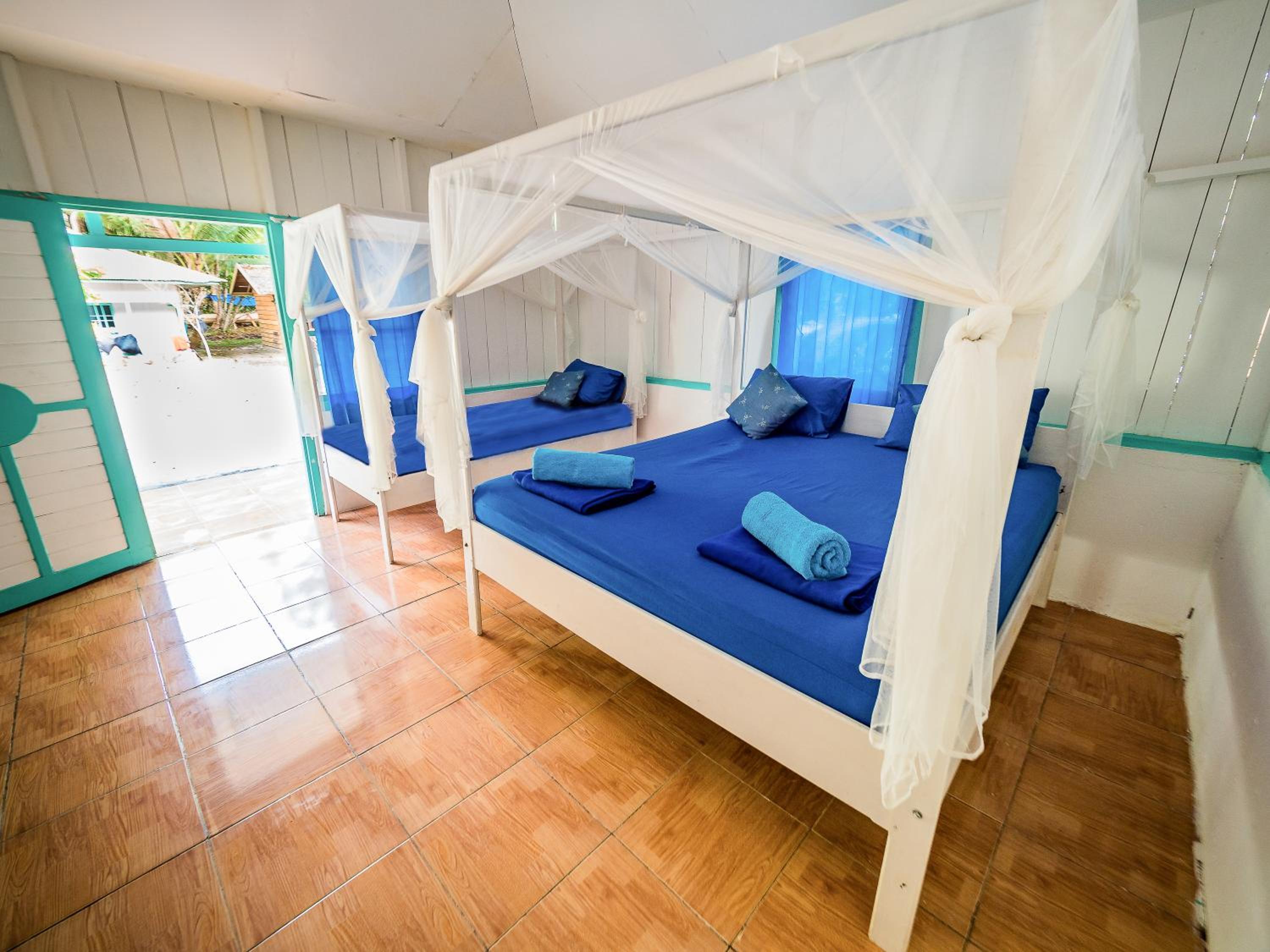 Double and Single Bed - Photo 1