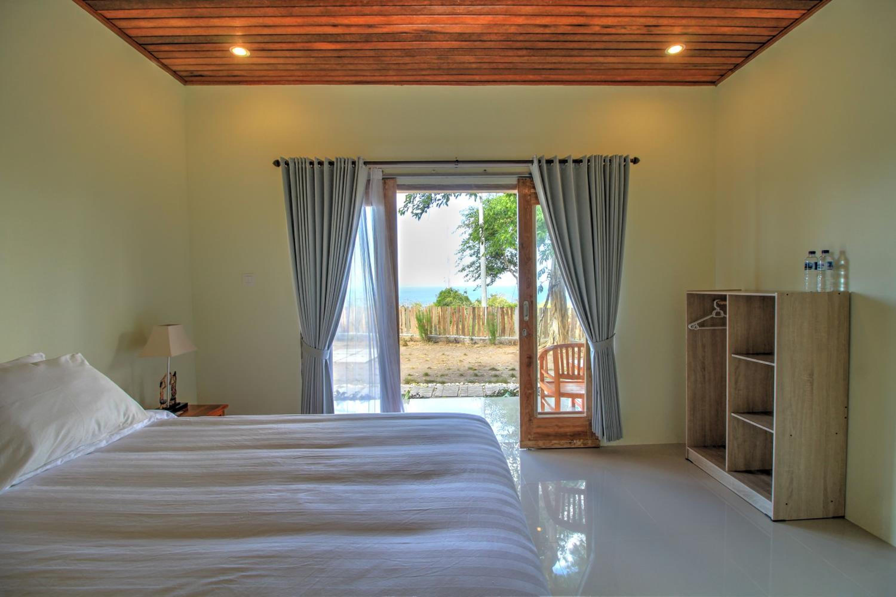 Bungalow with Garden View - Photo 23