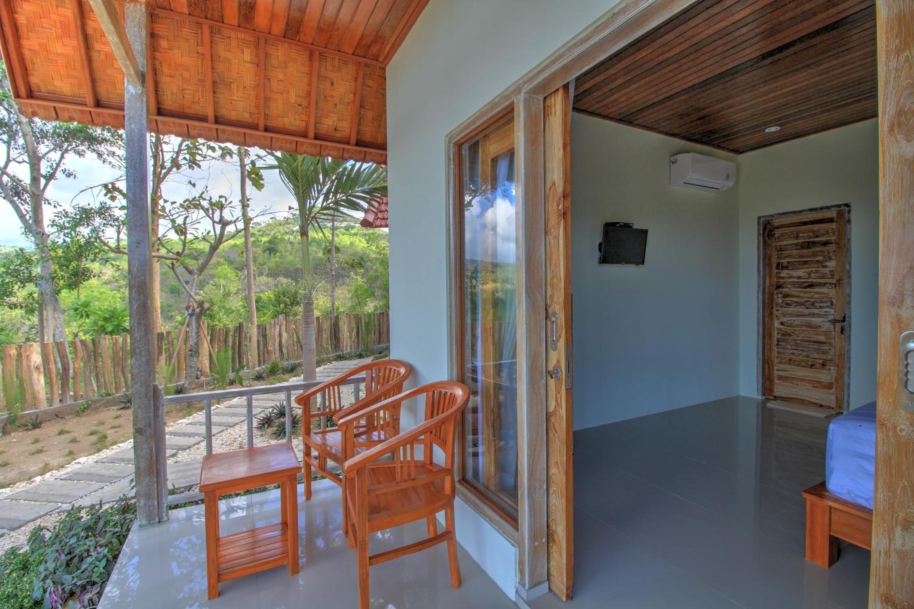Bungalow with Garden View - Photo 22