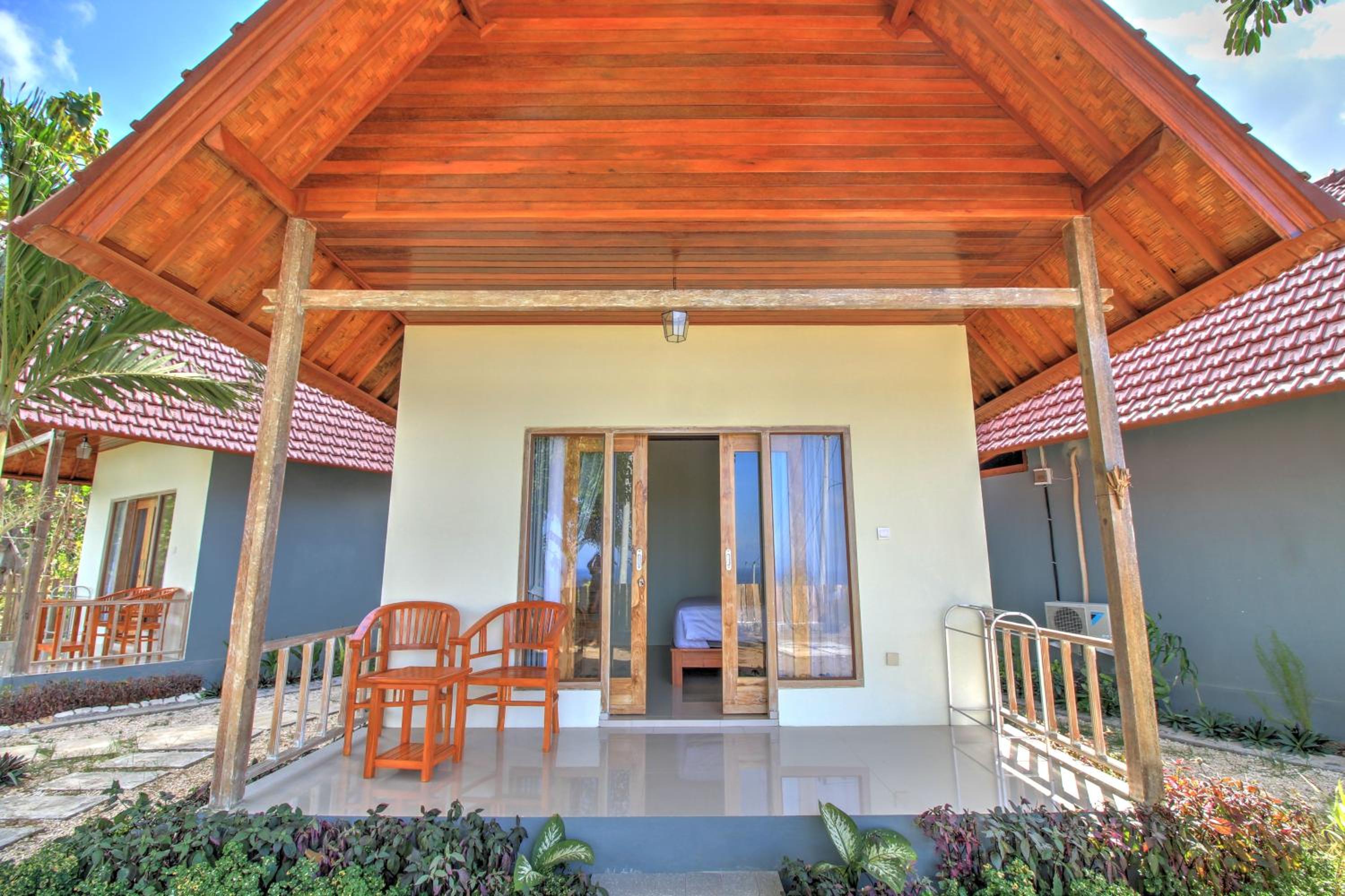 Bungalow with Garden View - Photo 5