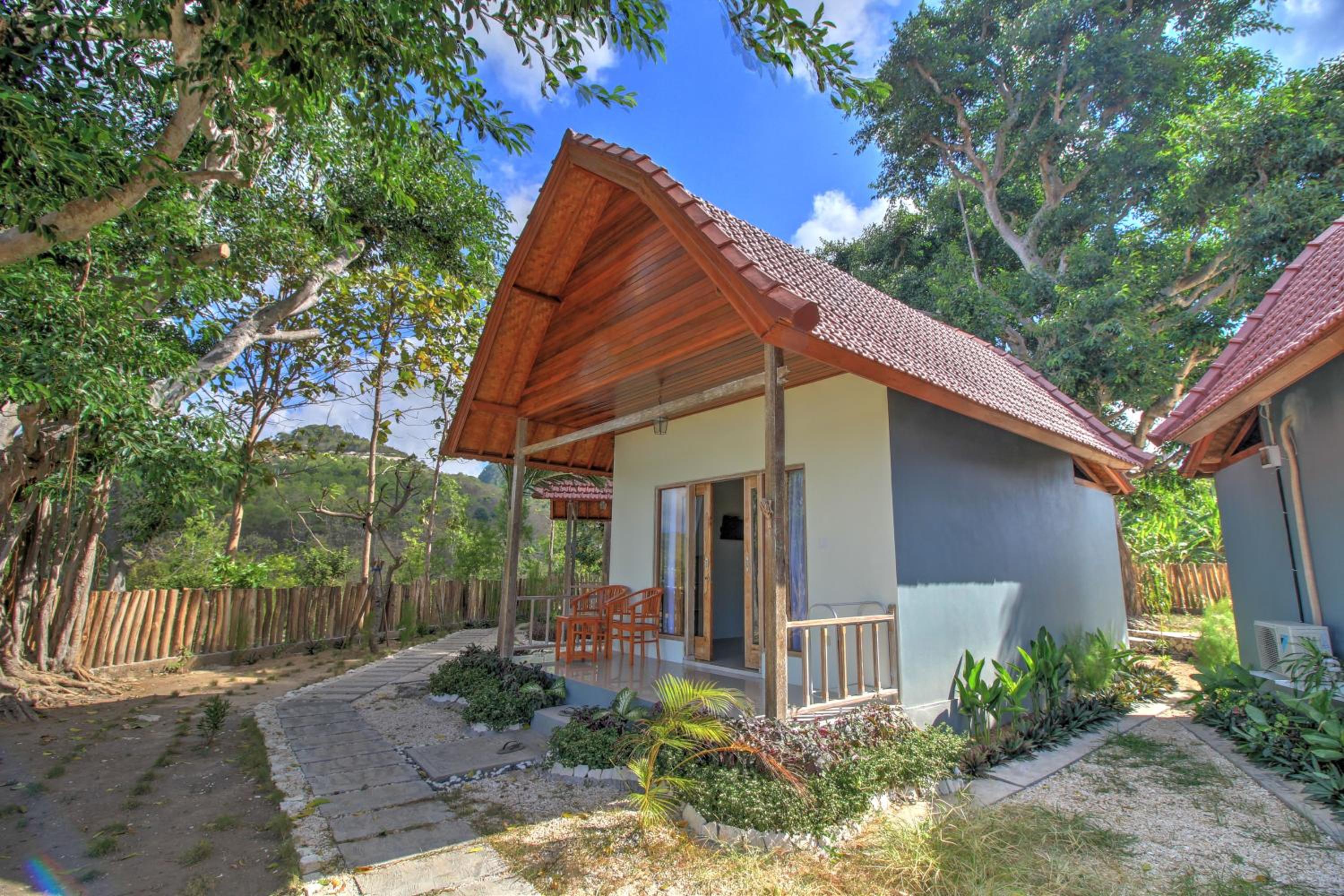 Bungalow with Garden View - Photo 21