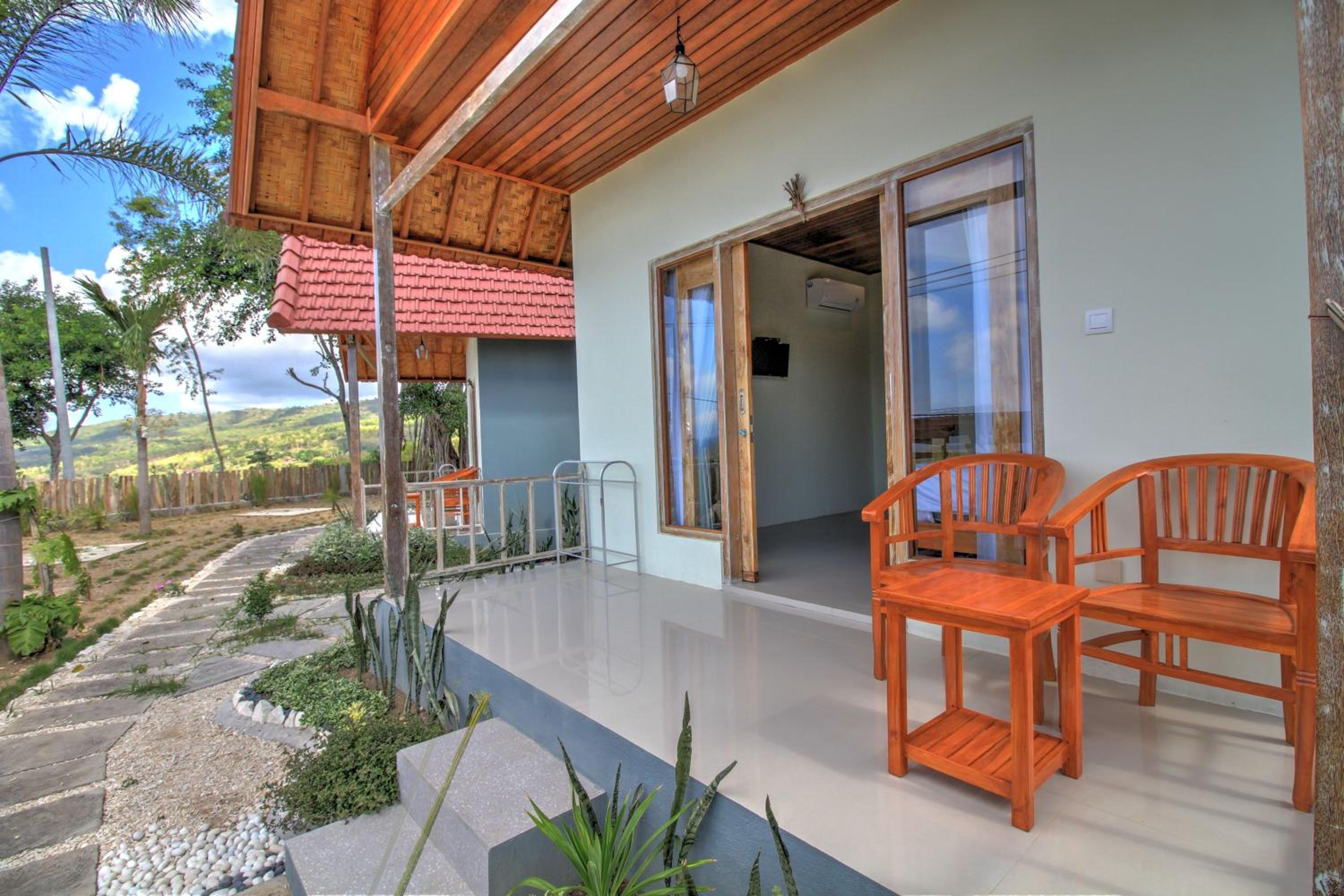 Bungalow with Garden View - Photo 18