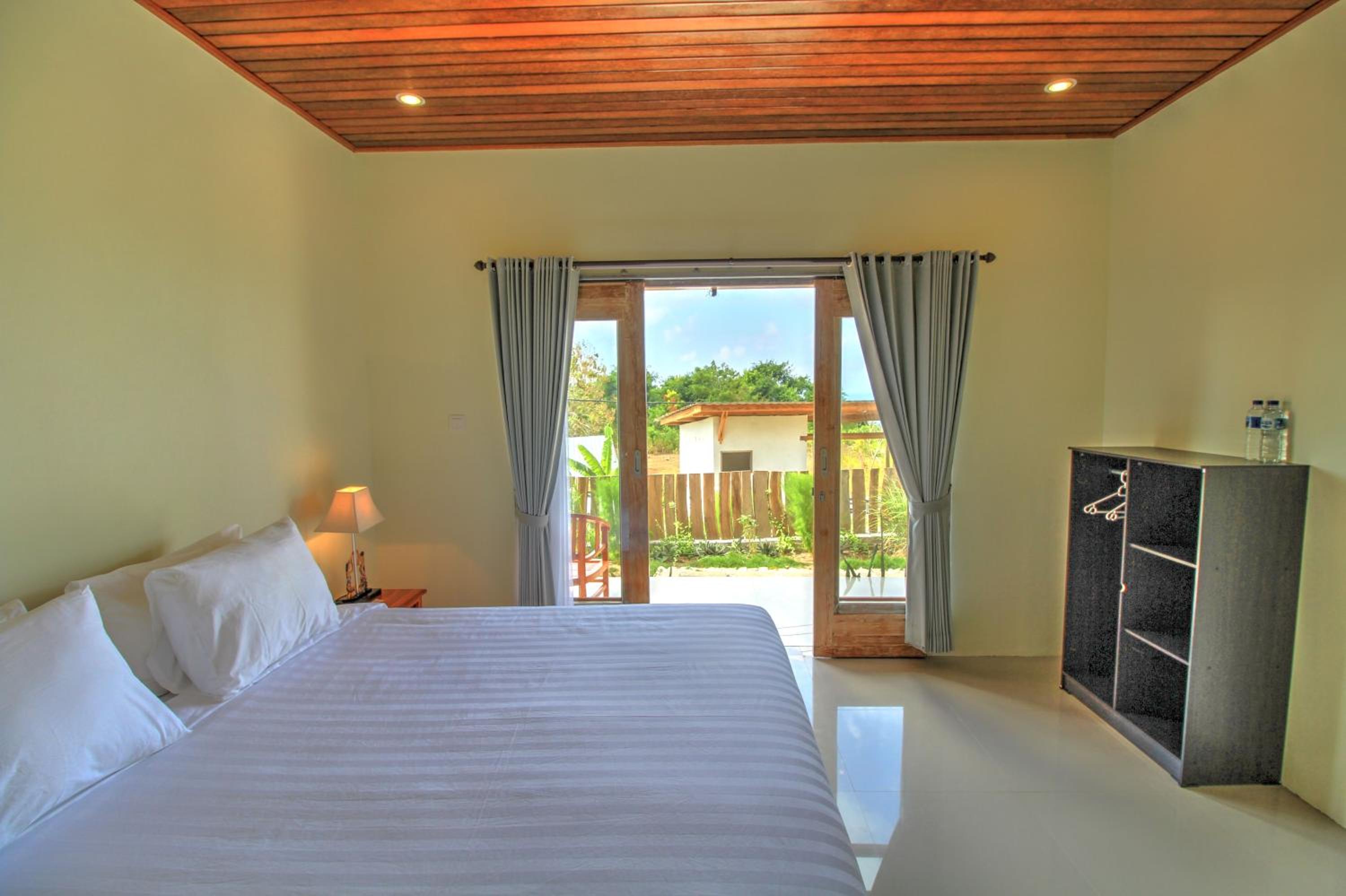 Bungalow with Garden View - Photo 3