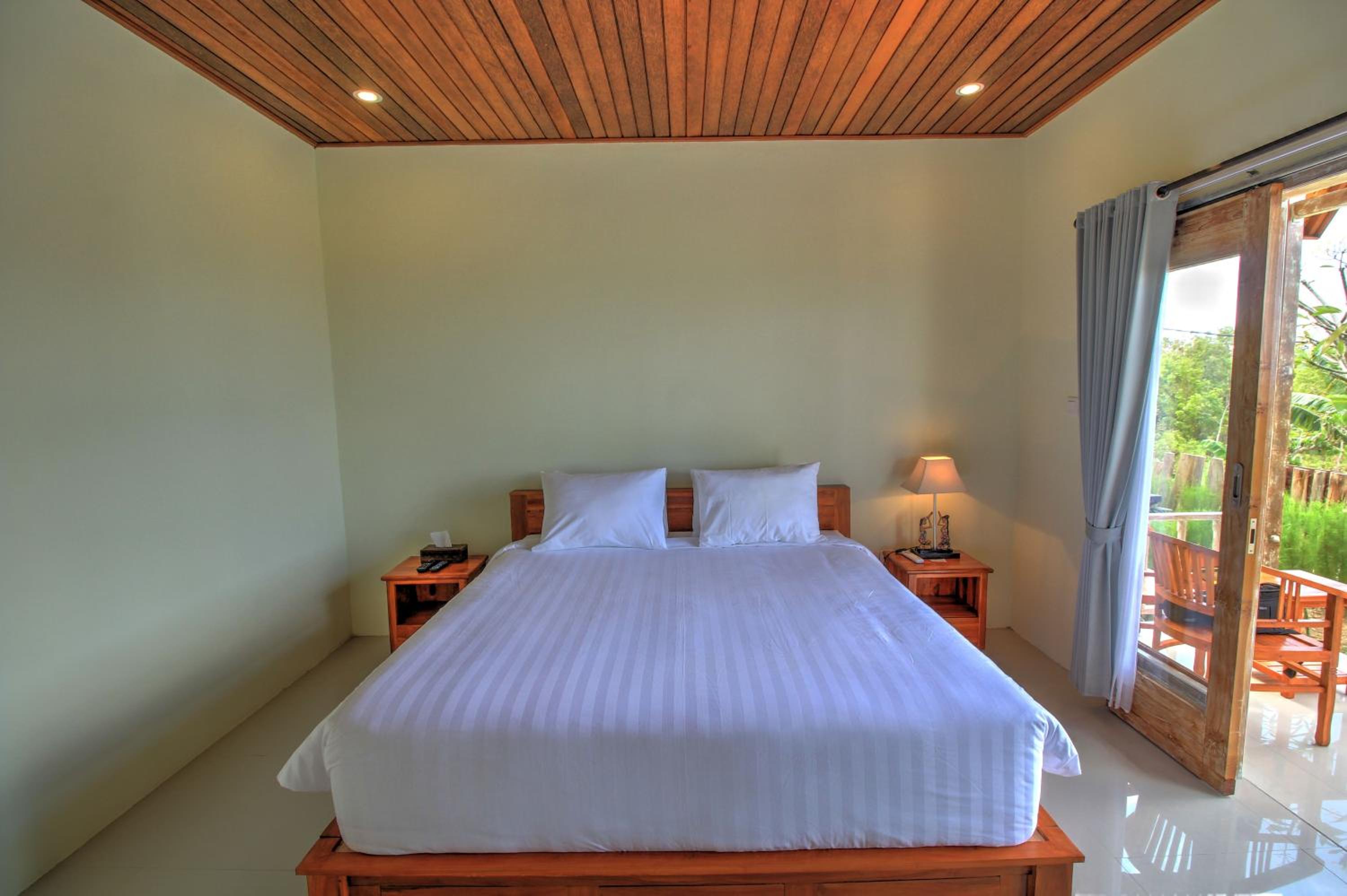 Bungalow with Garden View - Photo 2