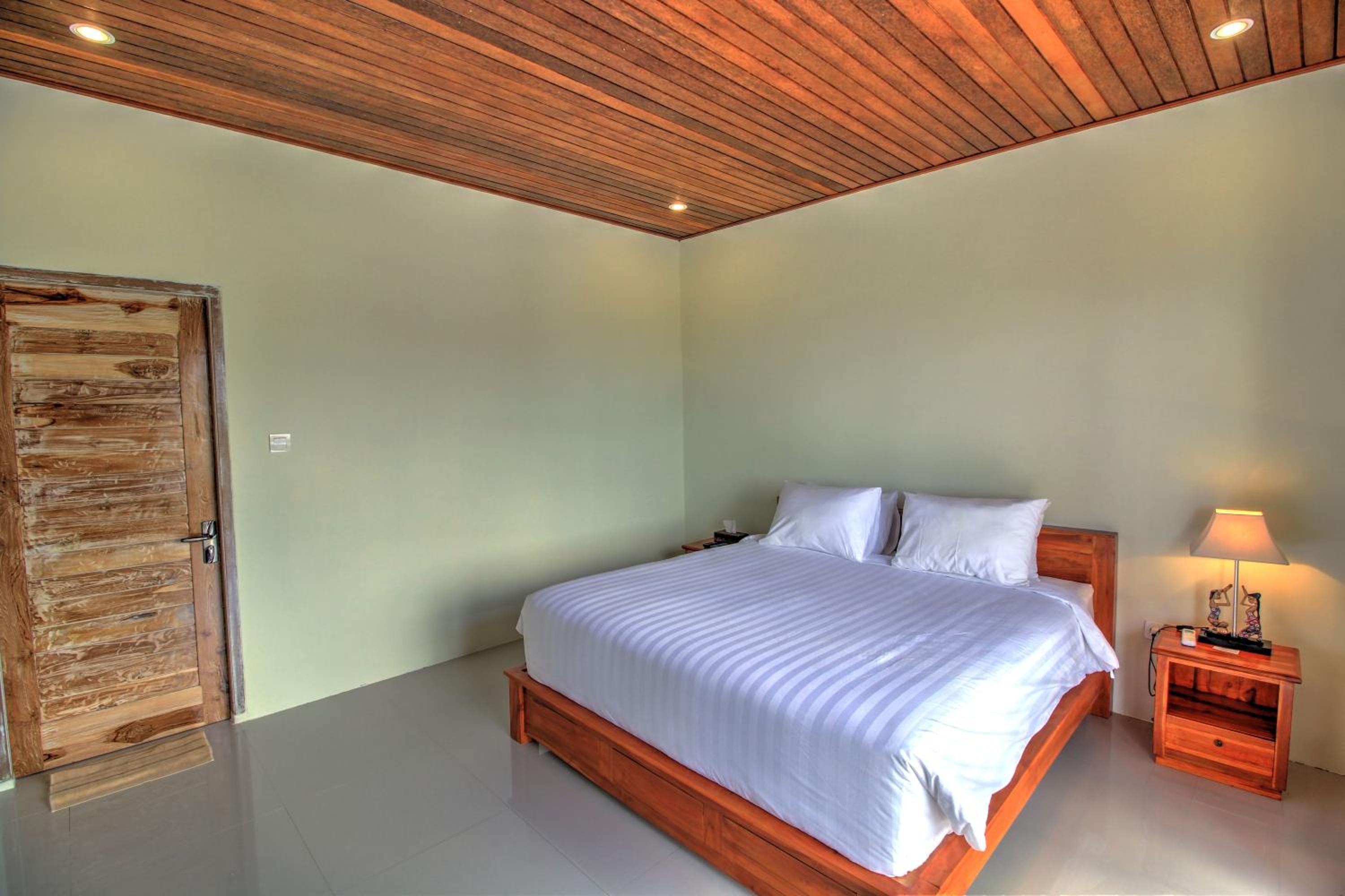 Bungalow with Garden View - Photo 7