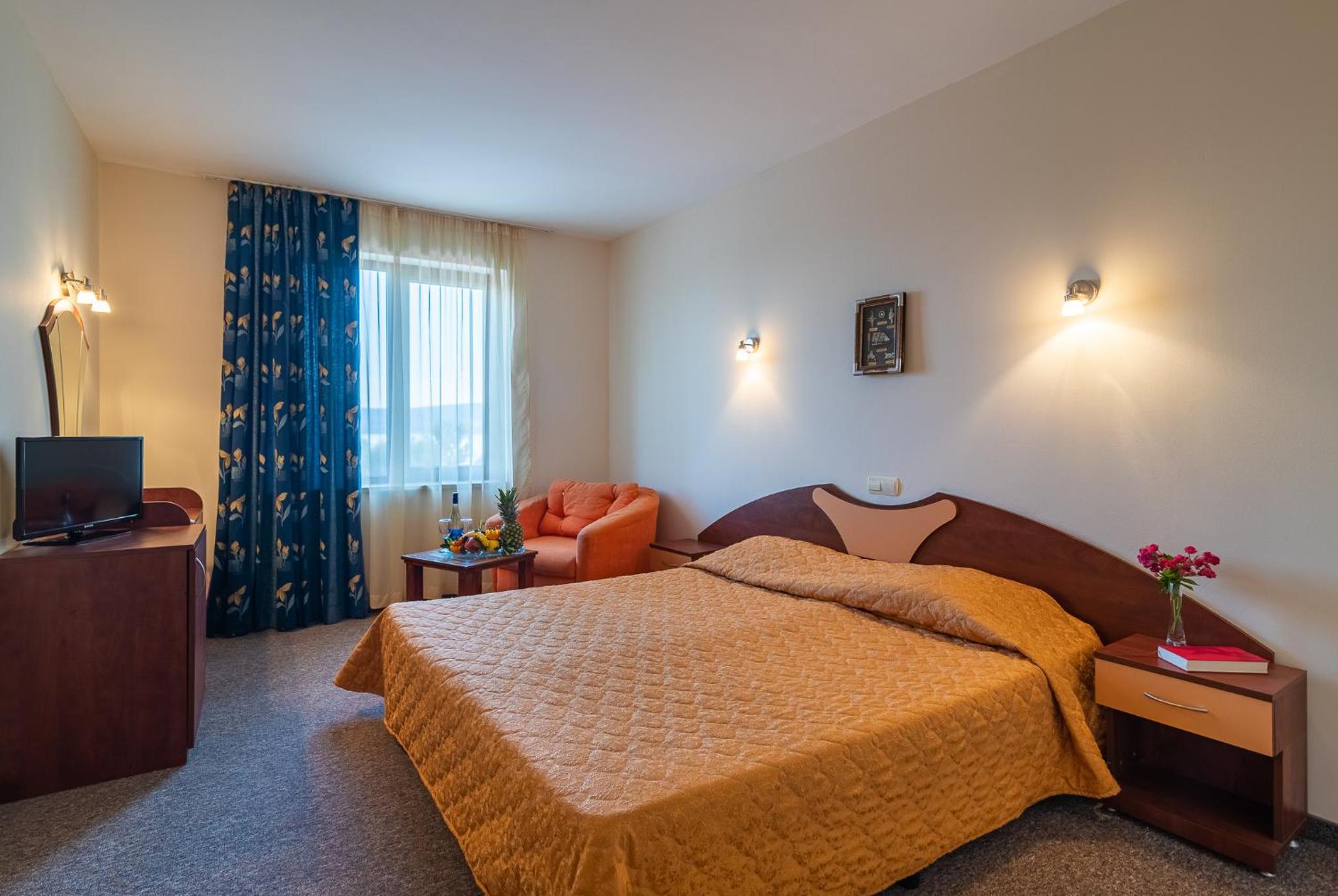 Double or Twin Room - Photo 4