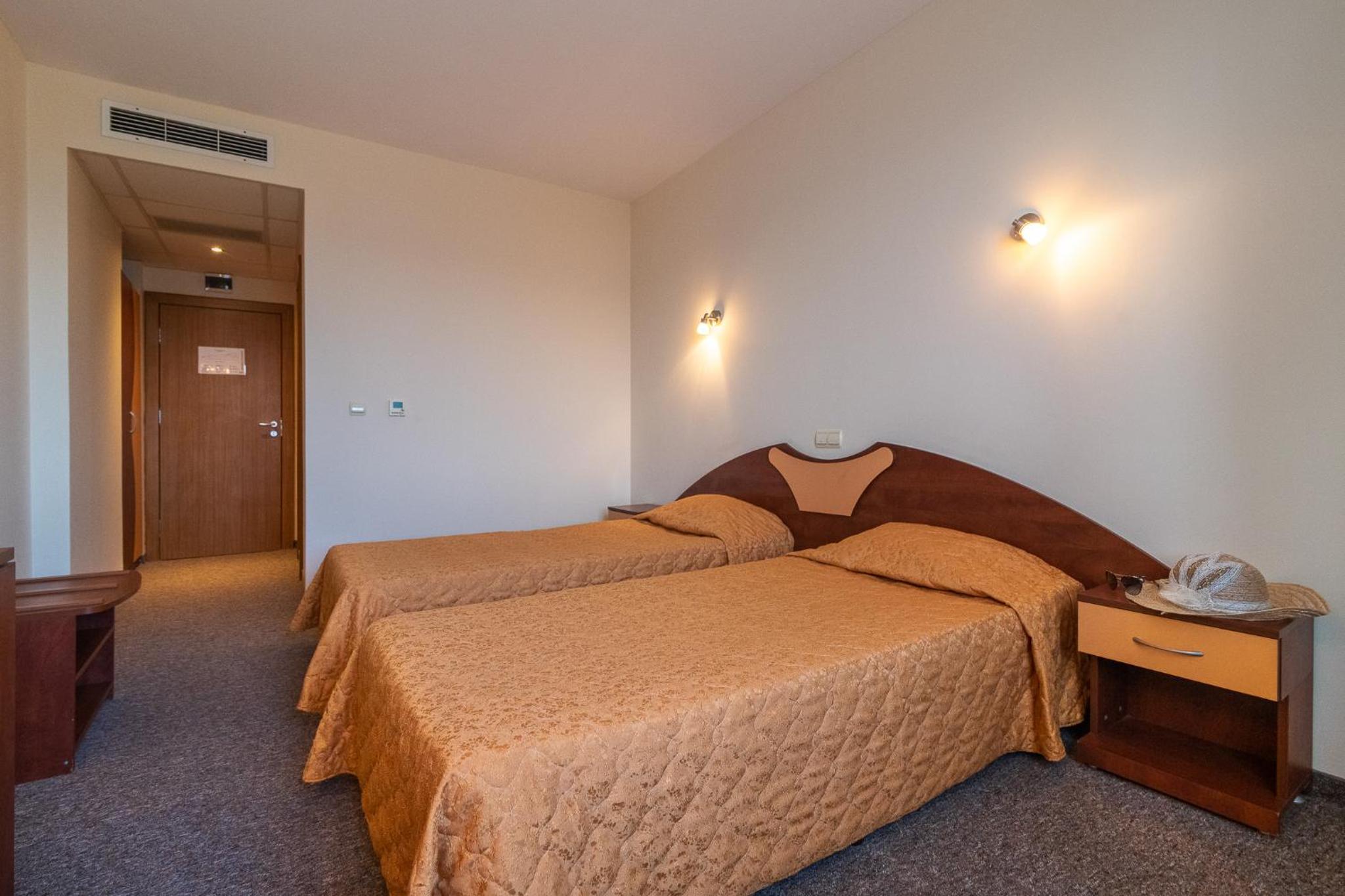 Double or Twin Room - Photo 5