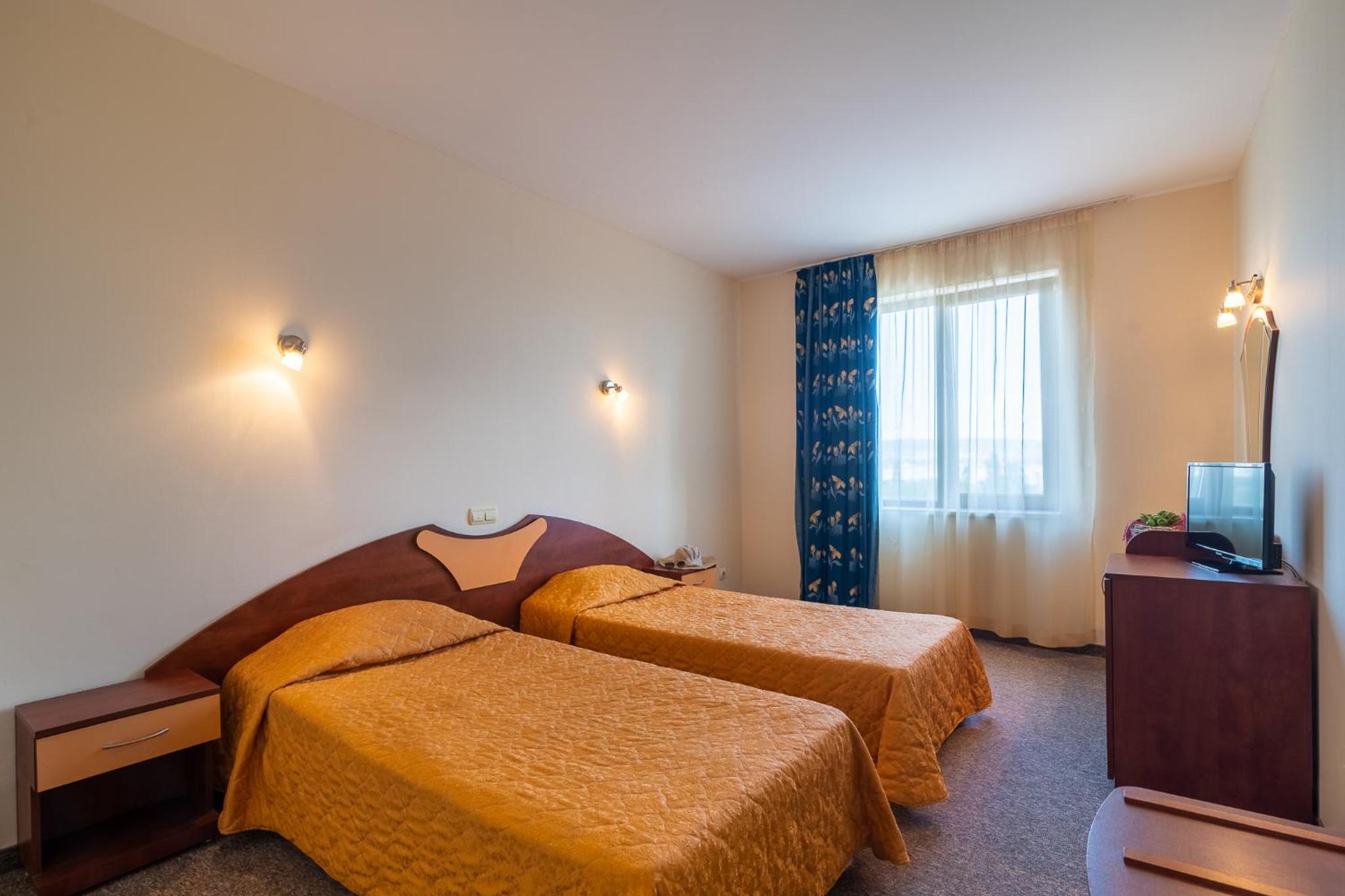 Double or Twin Room - Photo 6