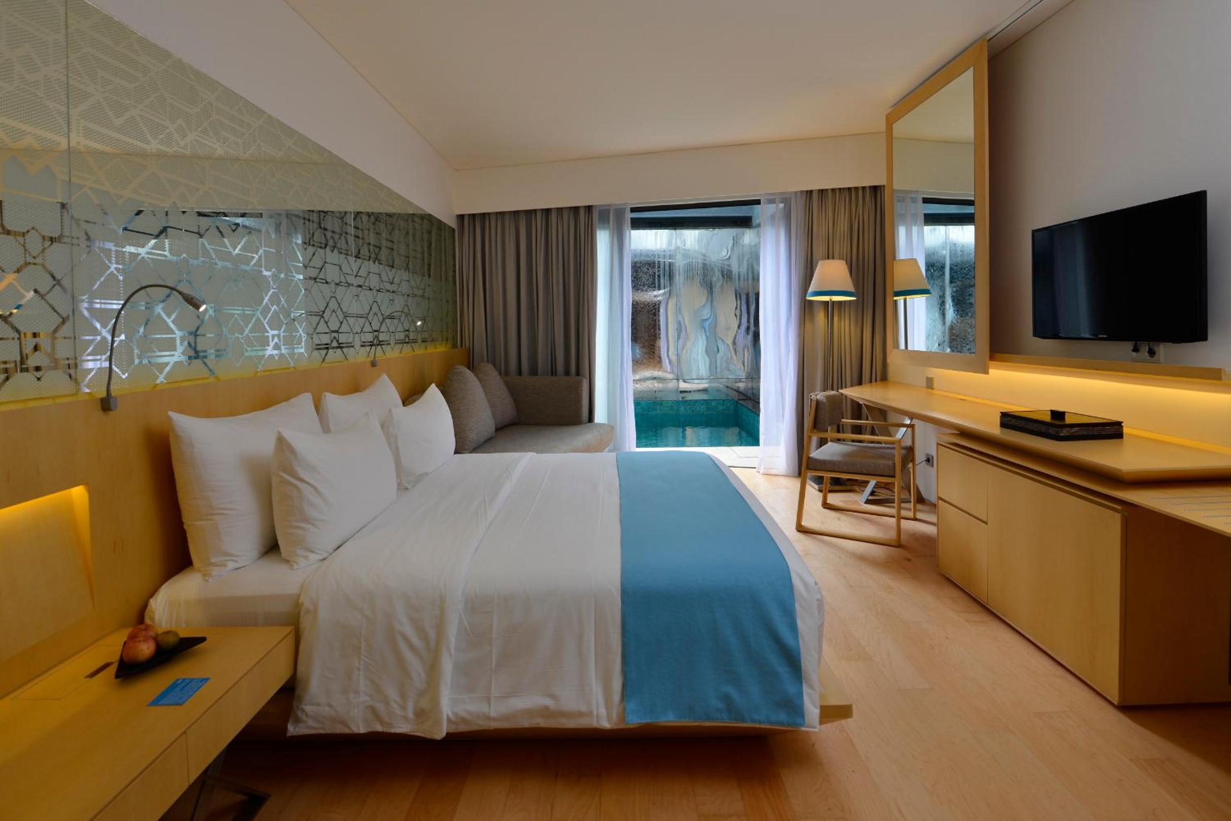 Deluxe Double Room with Pool Access photo 2