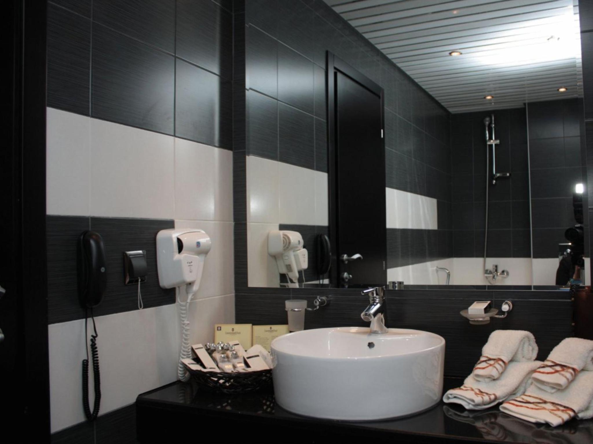 Deluxe Double or Twin Room - Free Pool & Gym photo 2