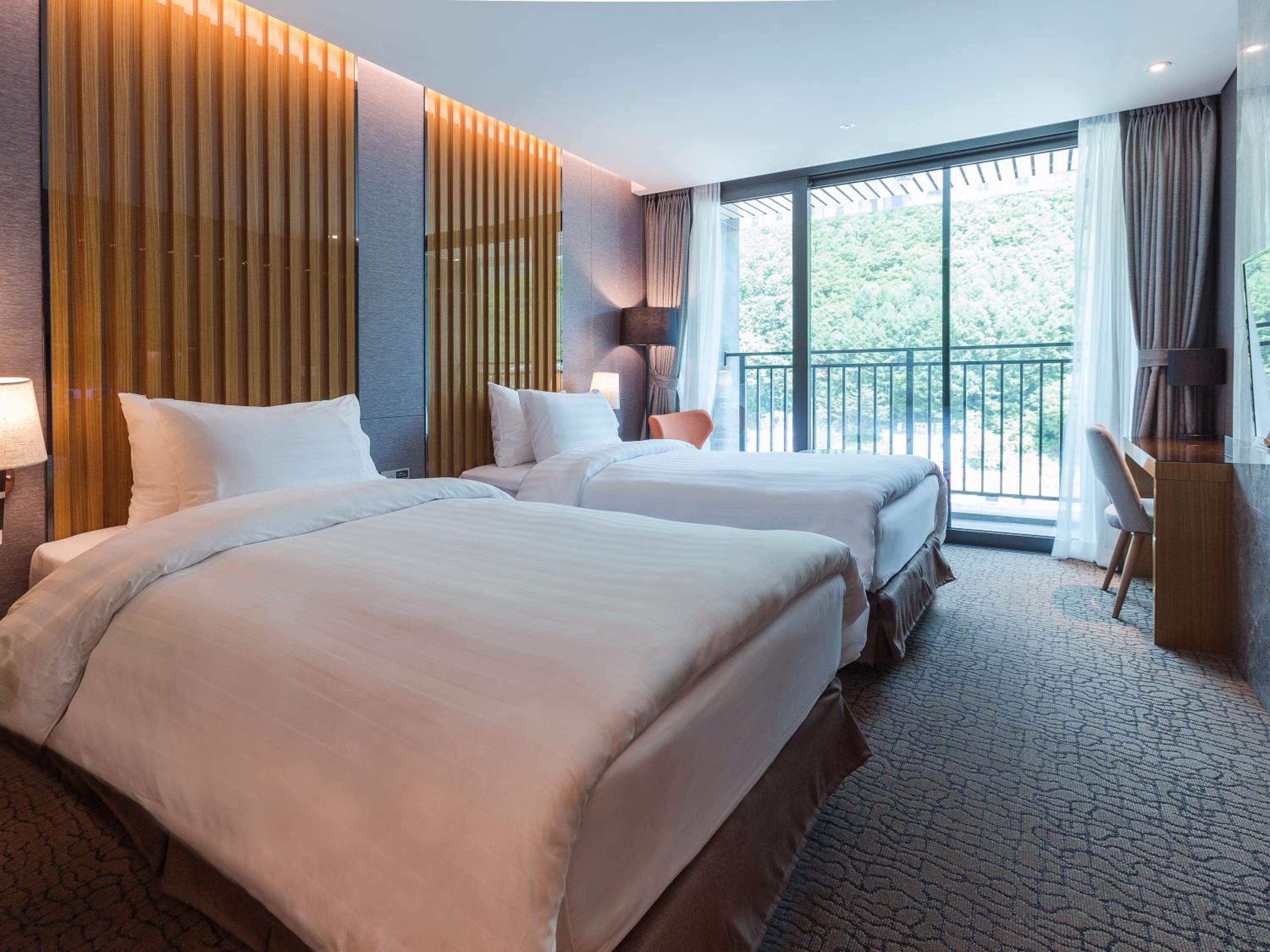 Twin Room with Balcony photo 1