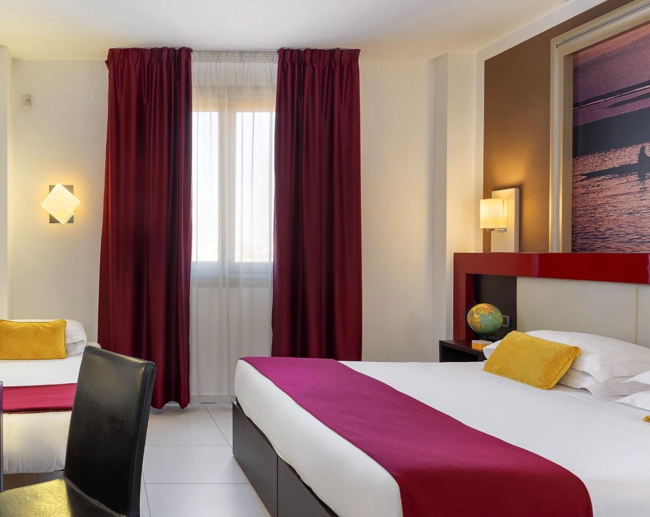 Double or Twin Room - Photo 6