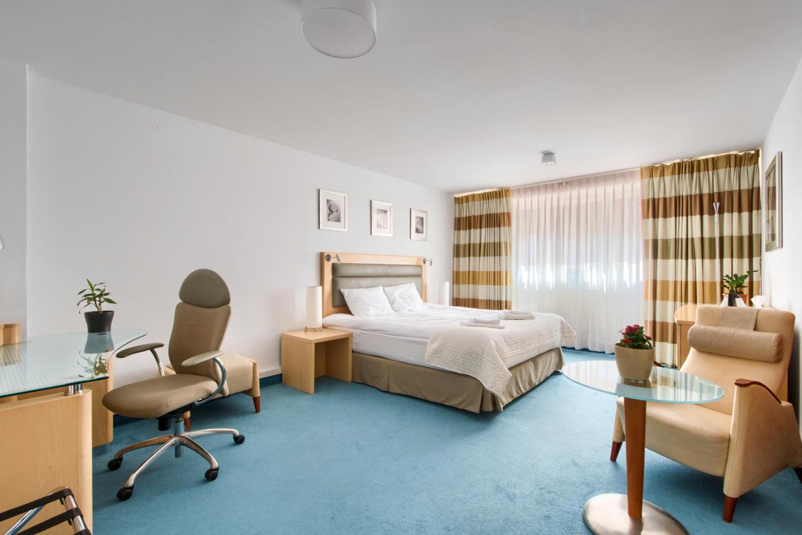 Standard Double Room with Shared Bathroom