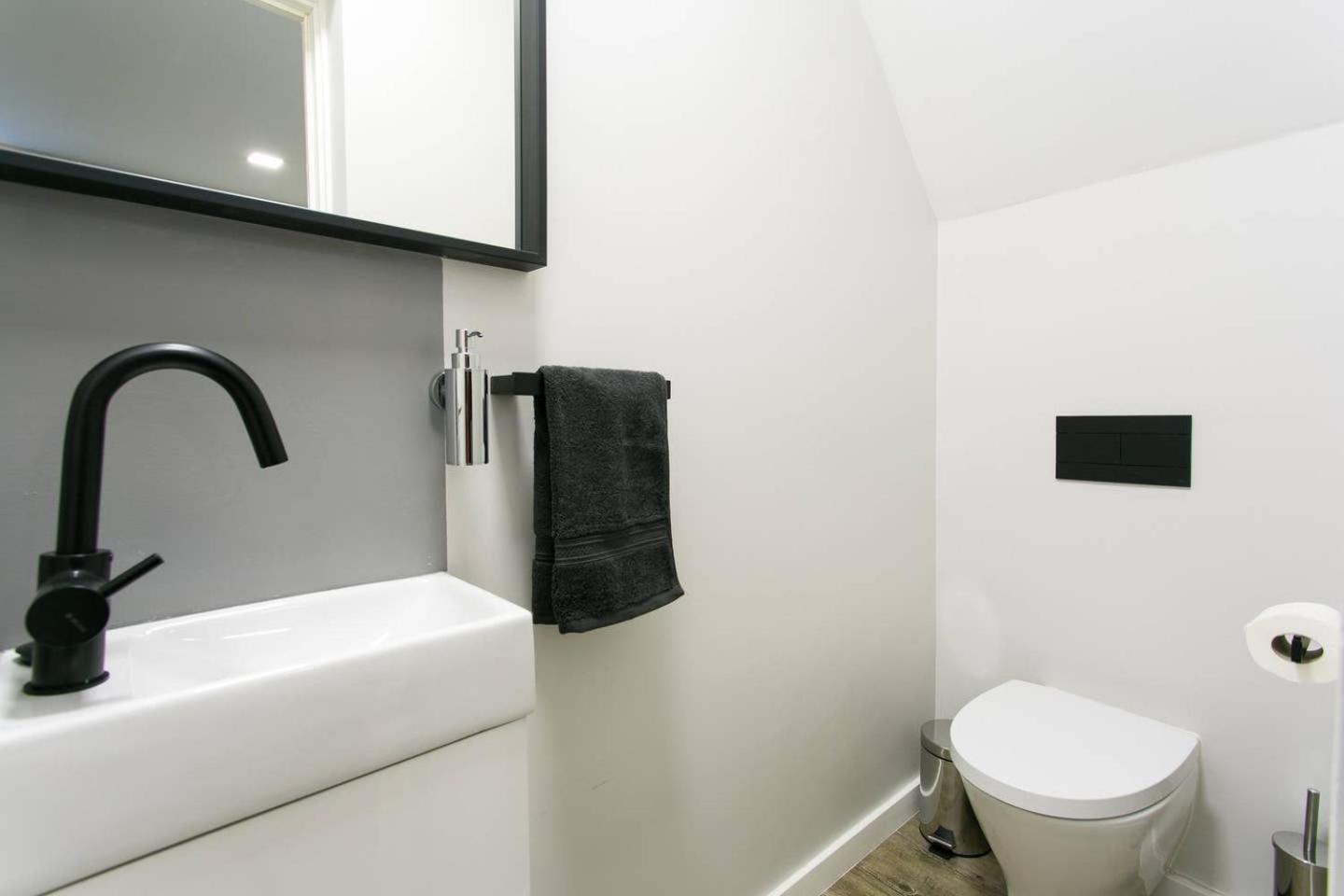 One-Bedroom Apartment - Photo 21
