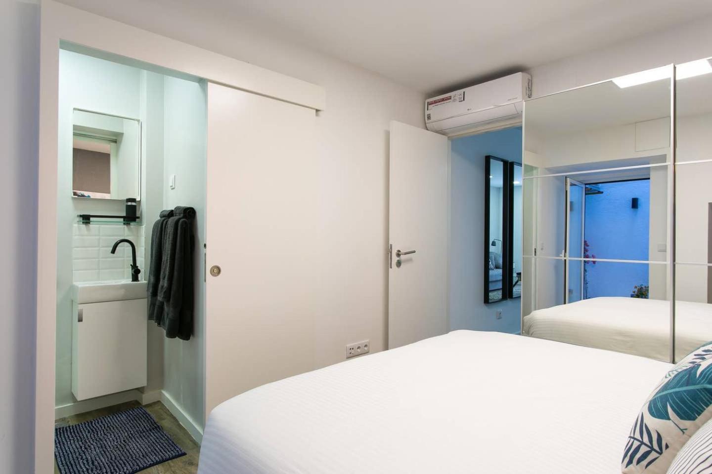 One-Bedroom Apartment - Photo 1