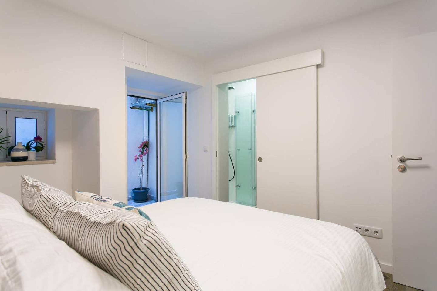 One-Bedroom Apartment - Photo 18