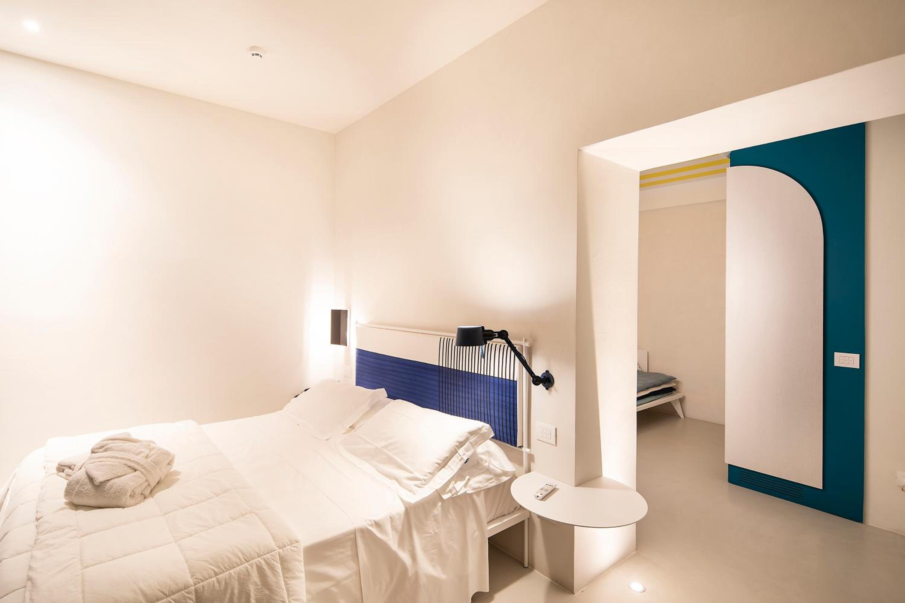 Deluxe Suite with Balcony and Terrace and Sea View - Photo 19