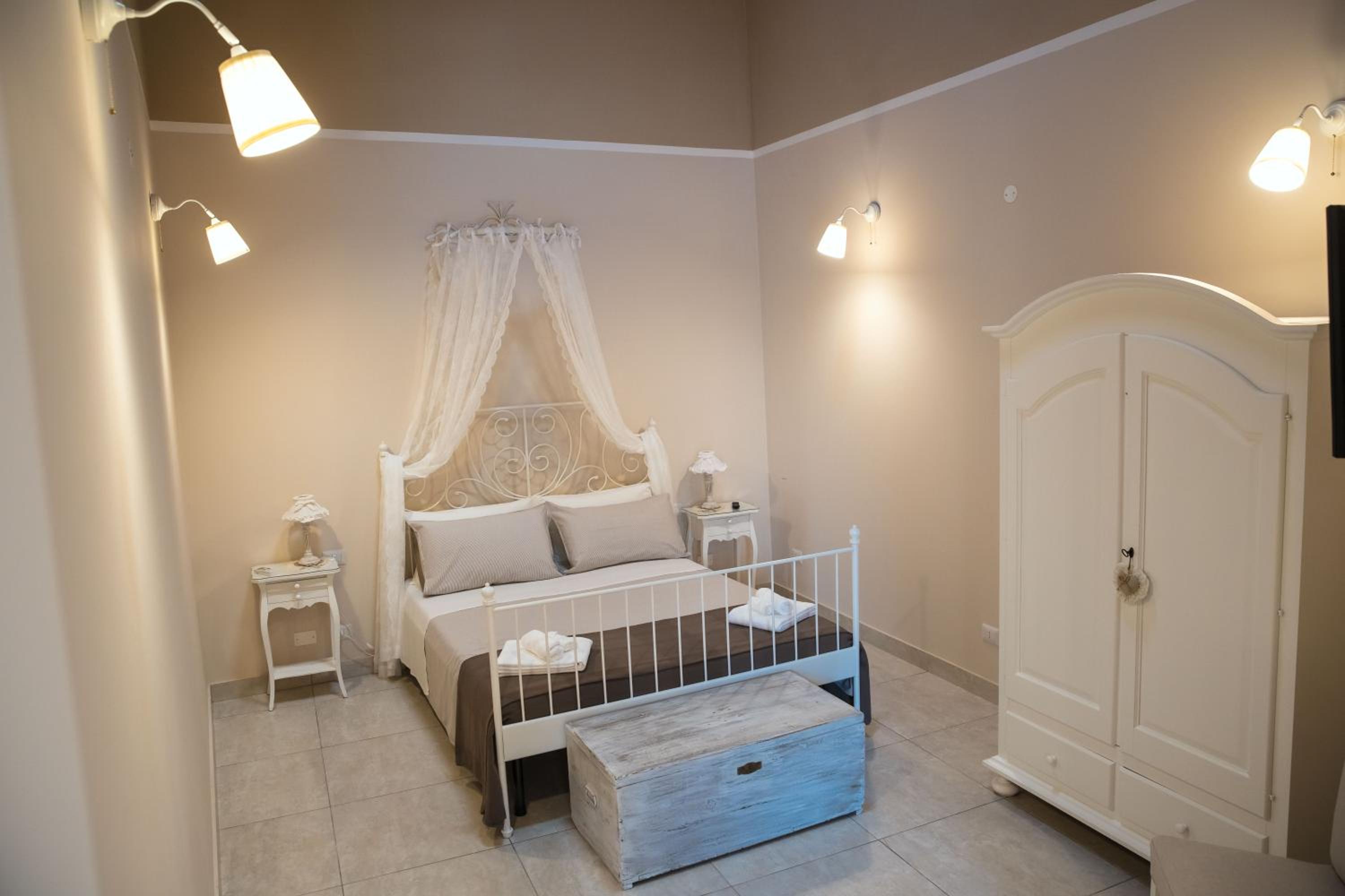 Large Double Room photo 1