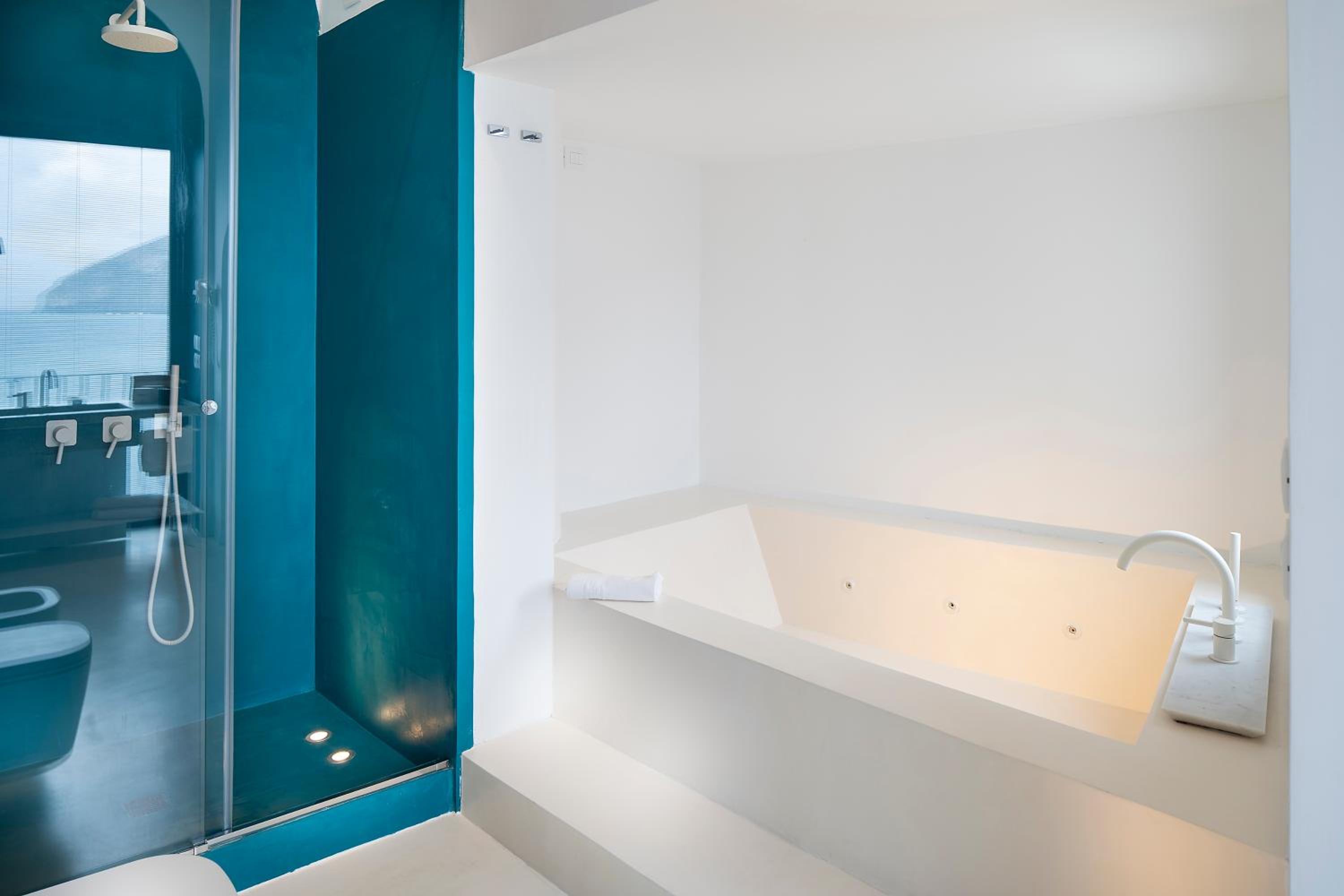 Deluxe Suite with Balcony and Terrace and Sea View - Photo 14