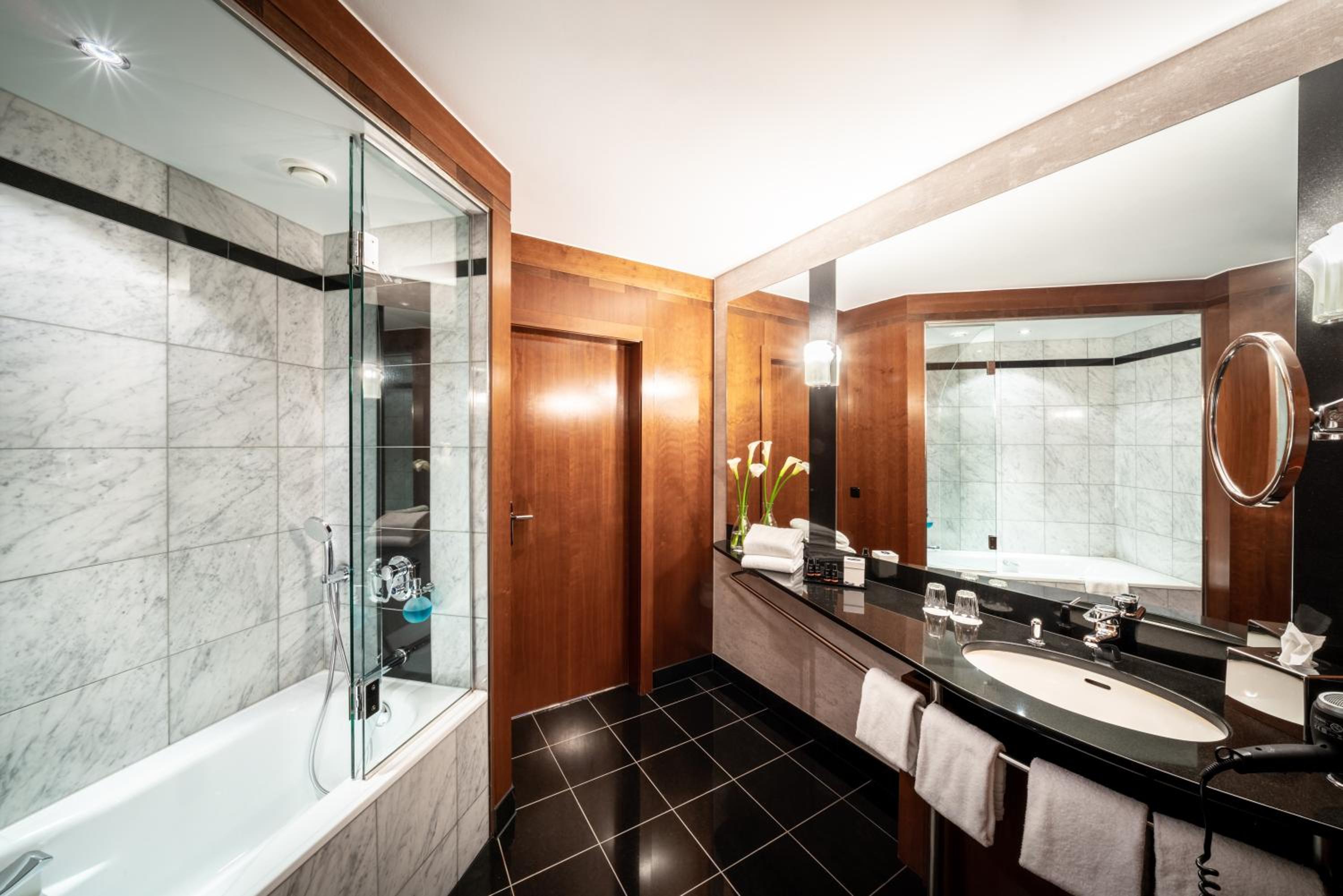 Suite - Photo 6