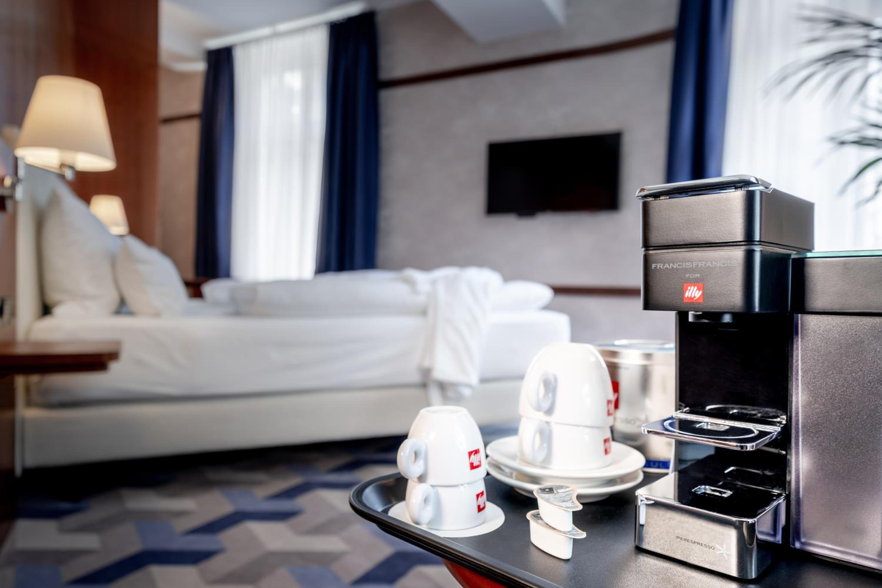 Suite - Photo 2