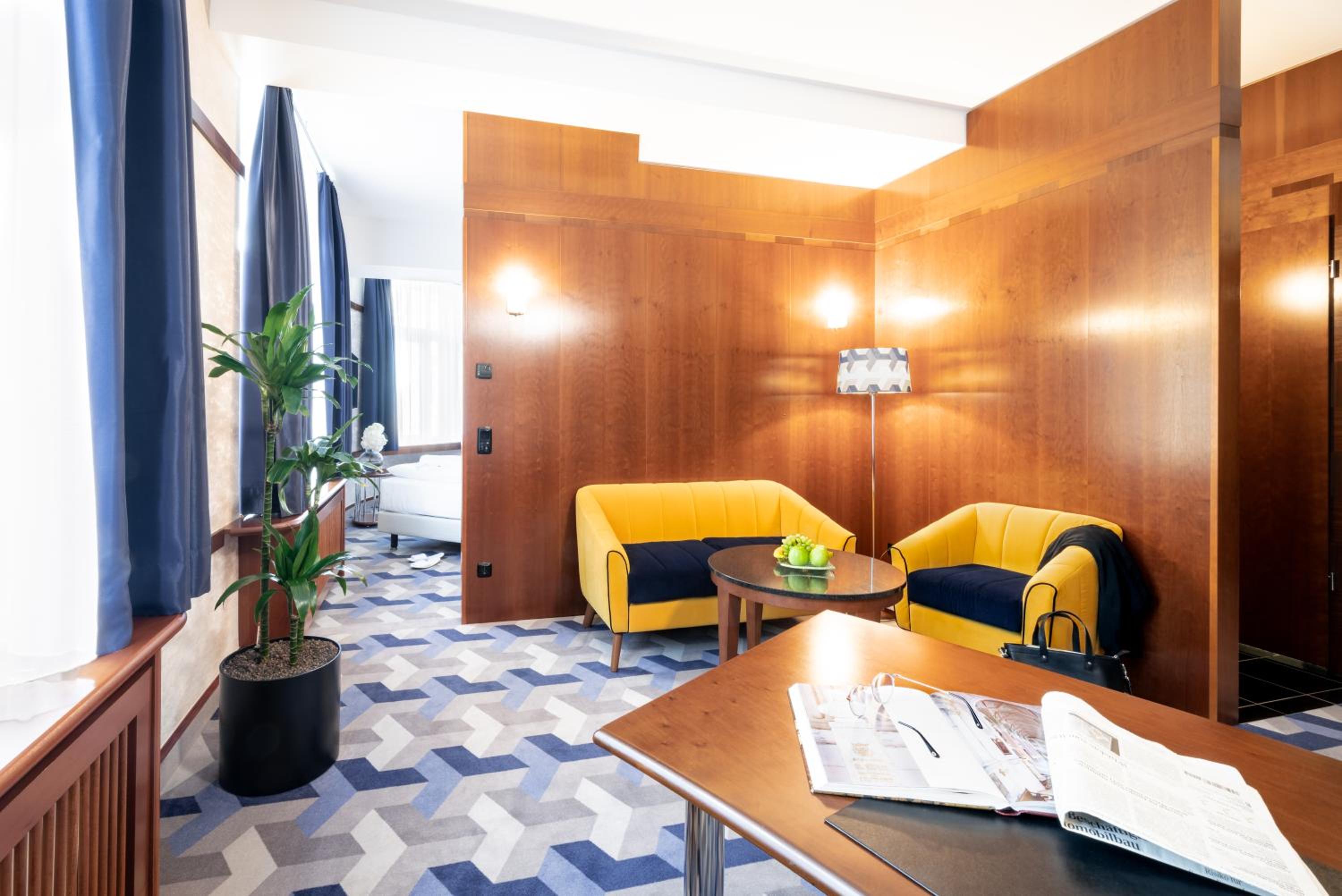 Suite - Photo 3
