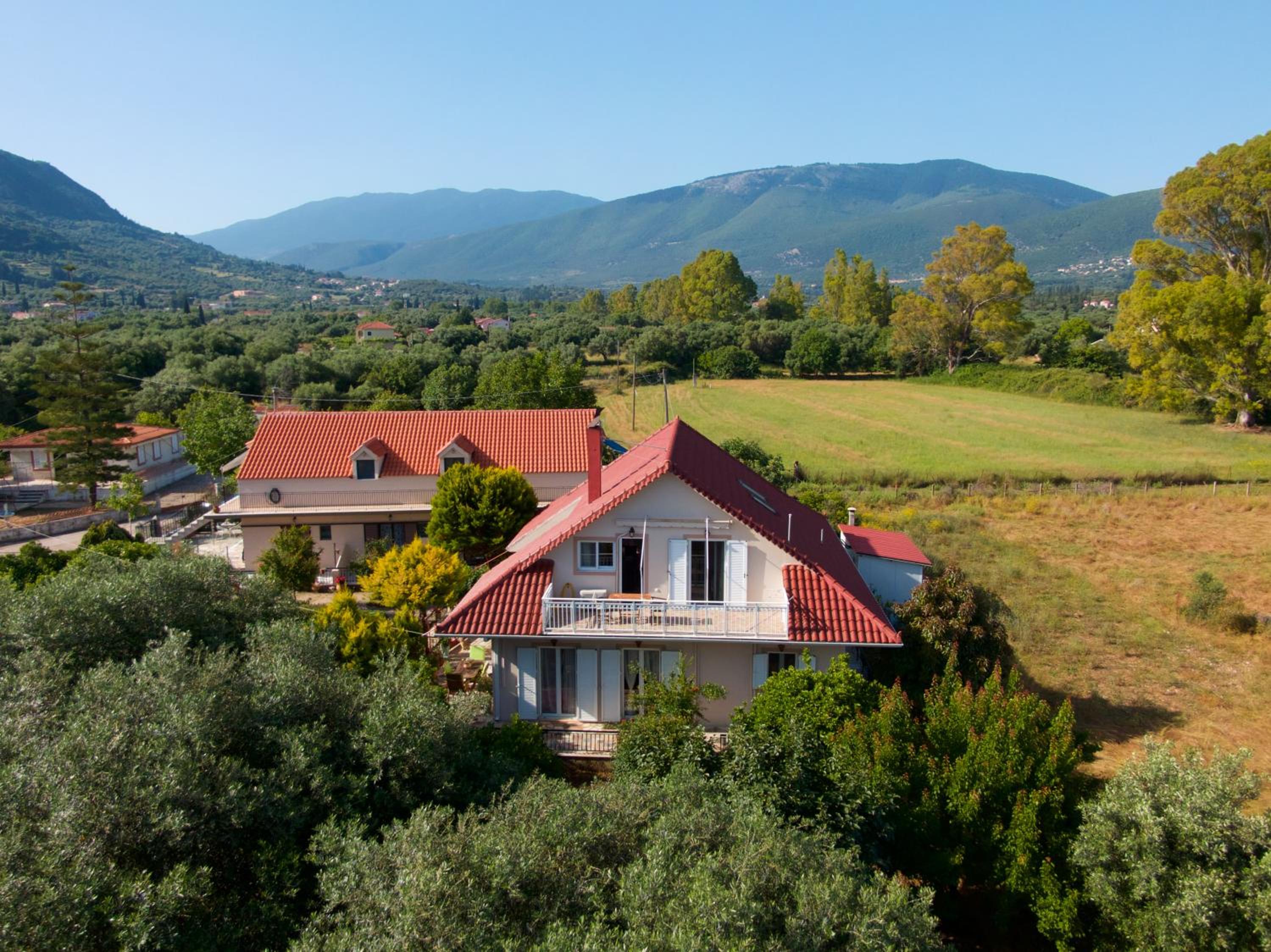 Apartment with Mountain View photo 3
