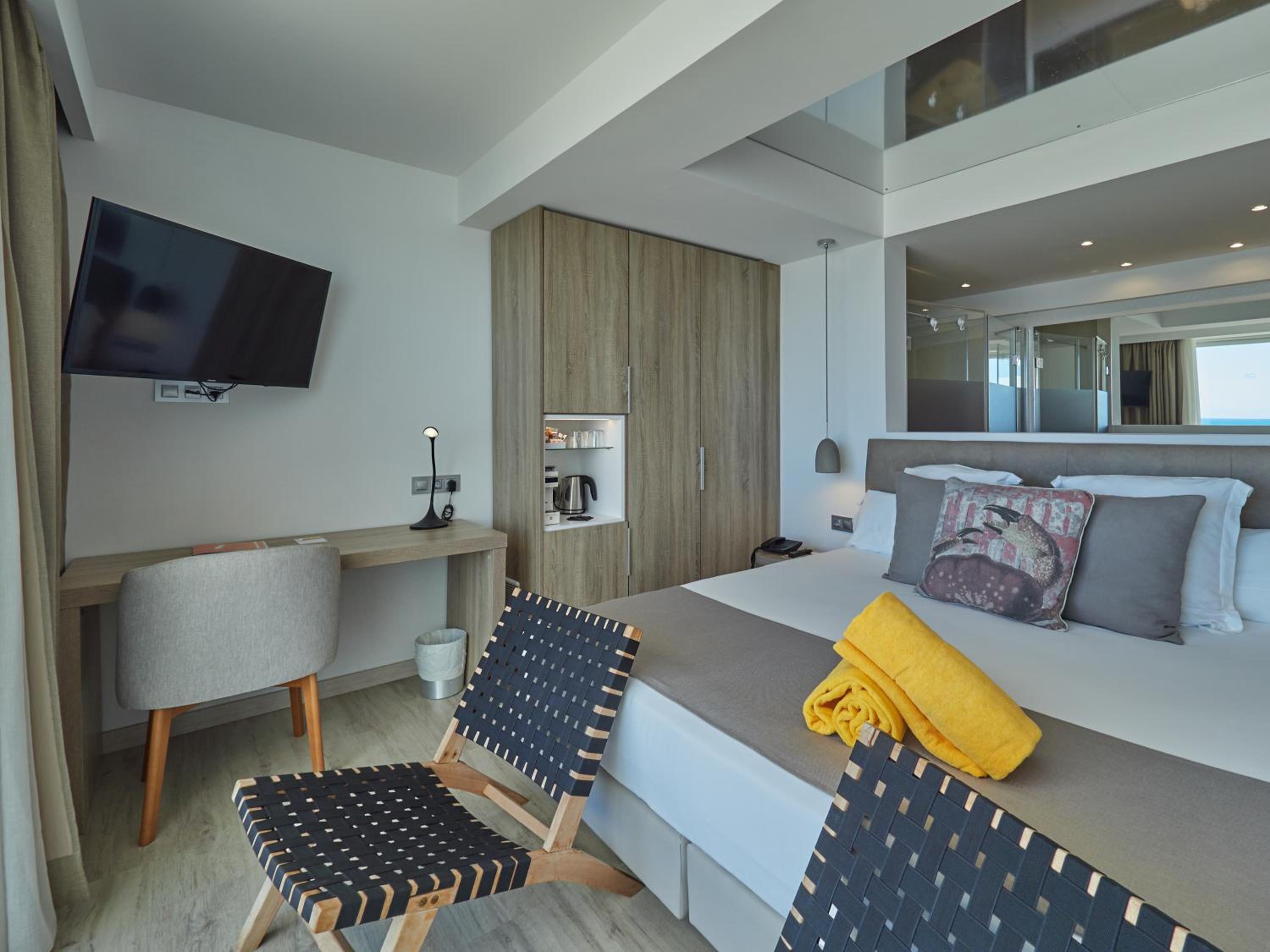 Superior Room with Sea View thumbnail 5