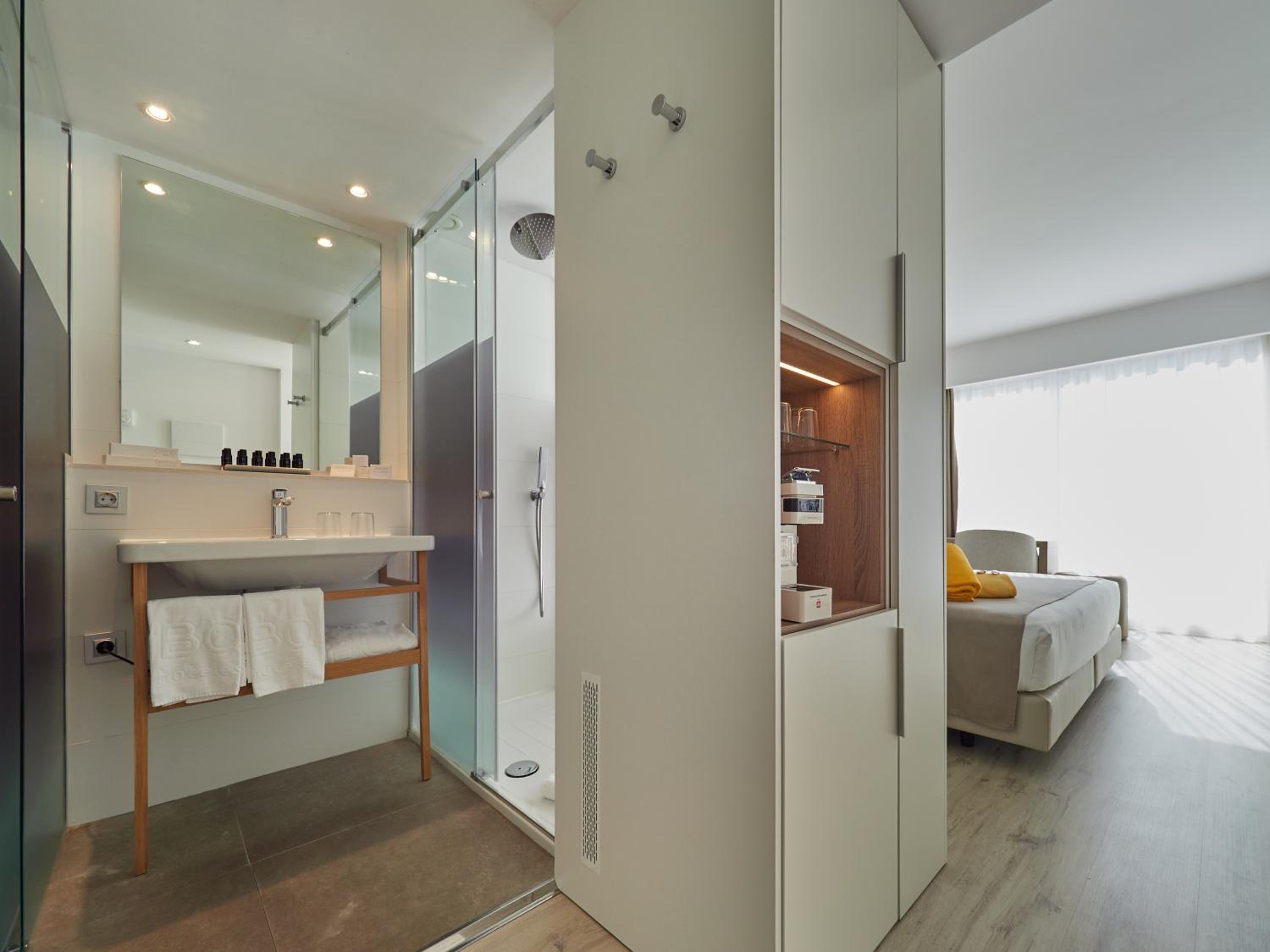 Double Room with Street View - Photo 2