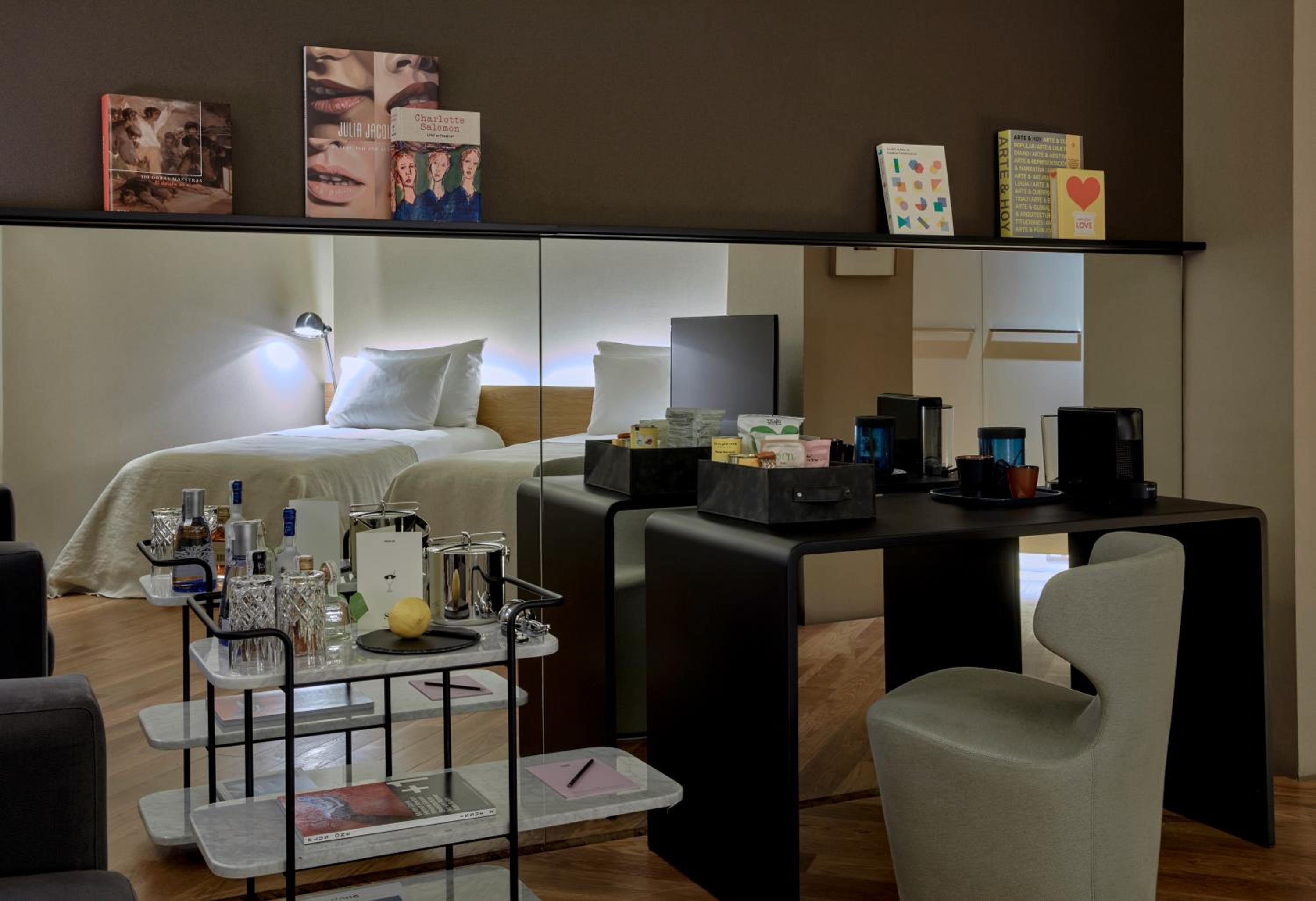 Family Room thumbnail 5