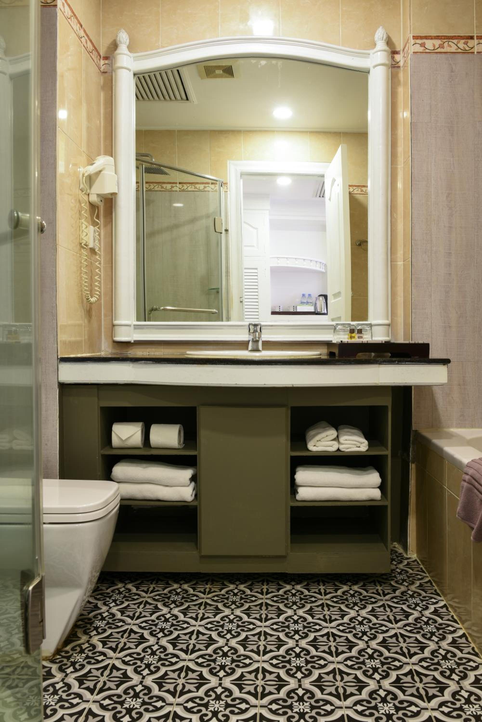 Deluxe Double Room - Photo 10