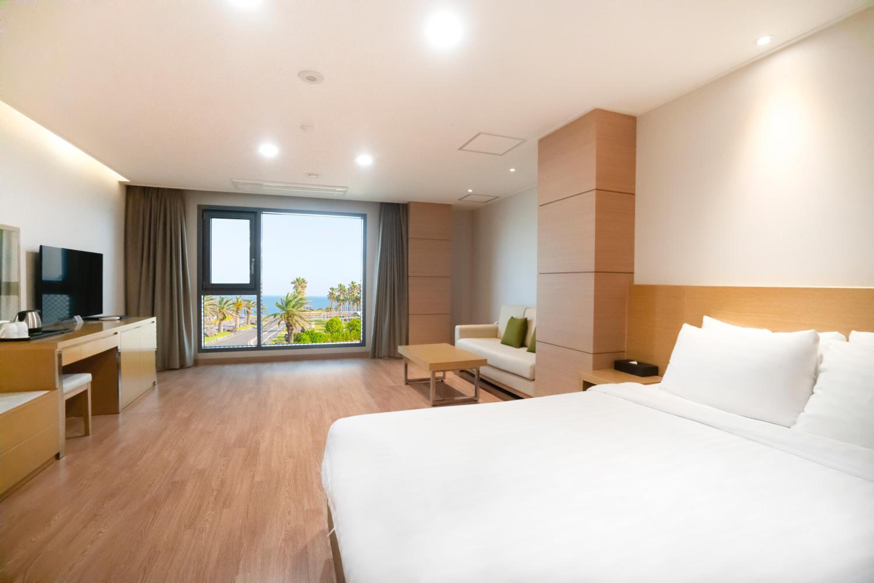 Deluxe Double Room with Sea View photo 2