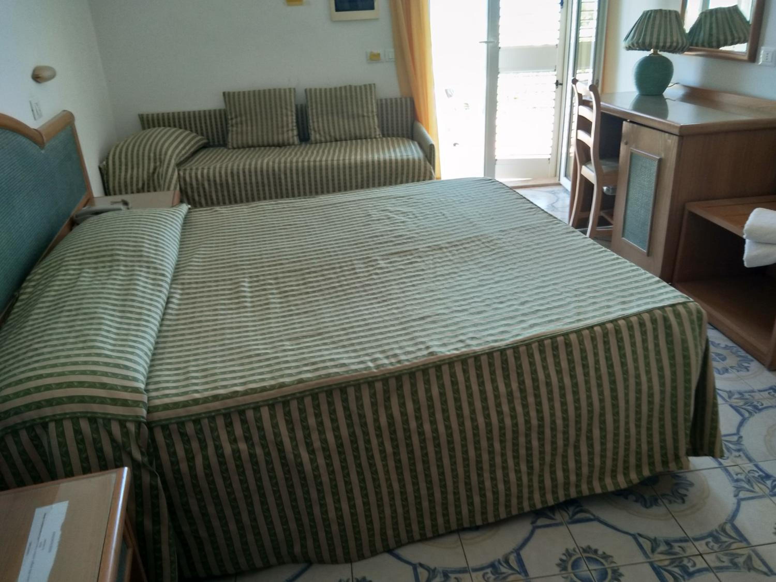Quadruple Room - Photo 4