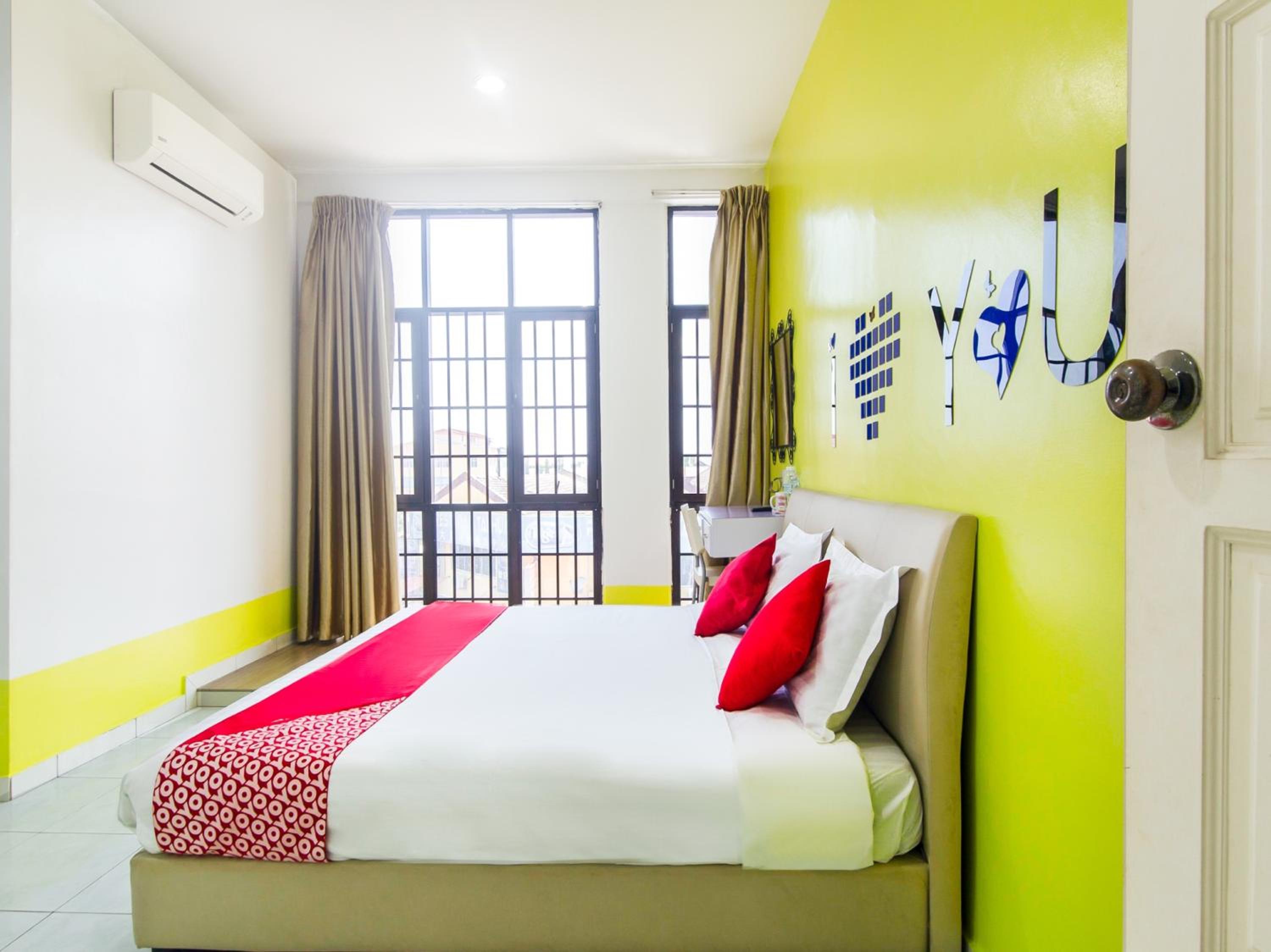 Deluxe King Room photo 3