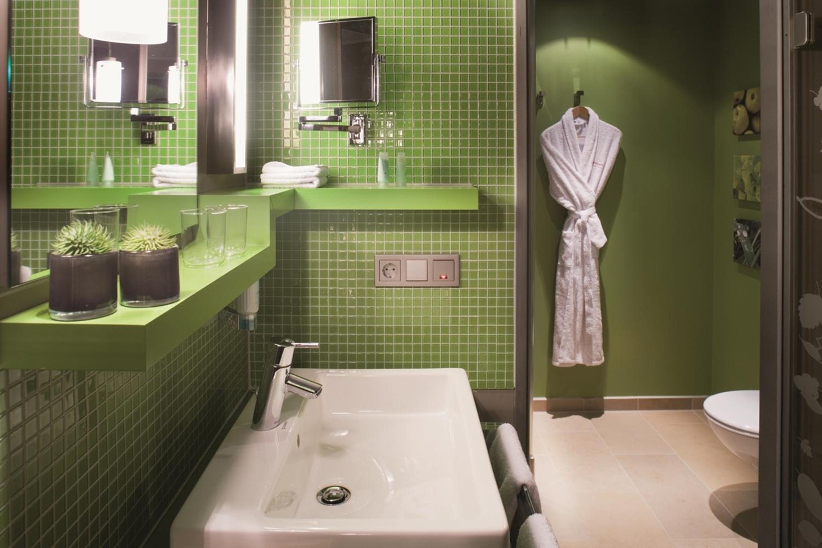 Premium King Room - Photo 2