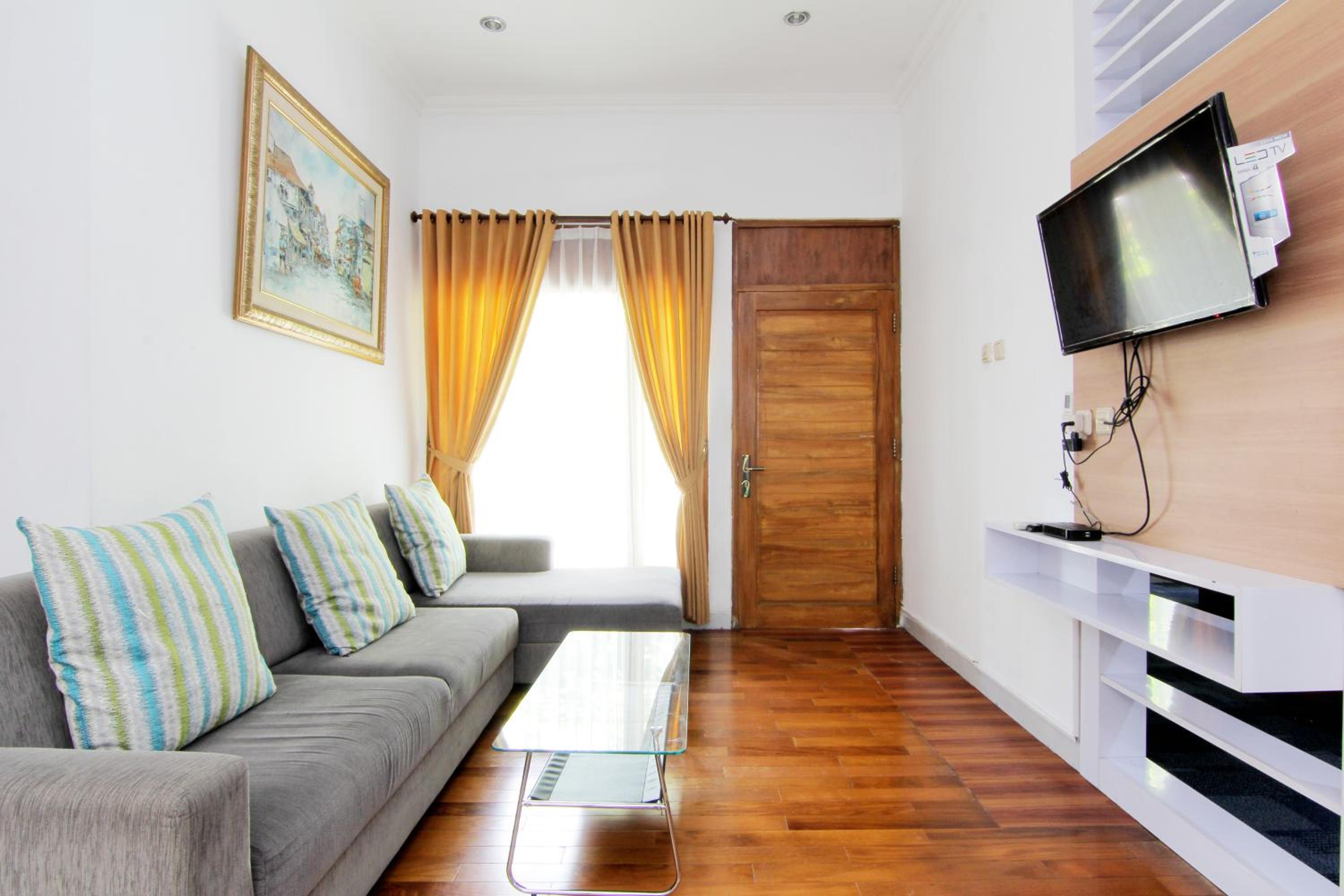 Family Room - Photo 22