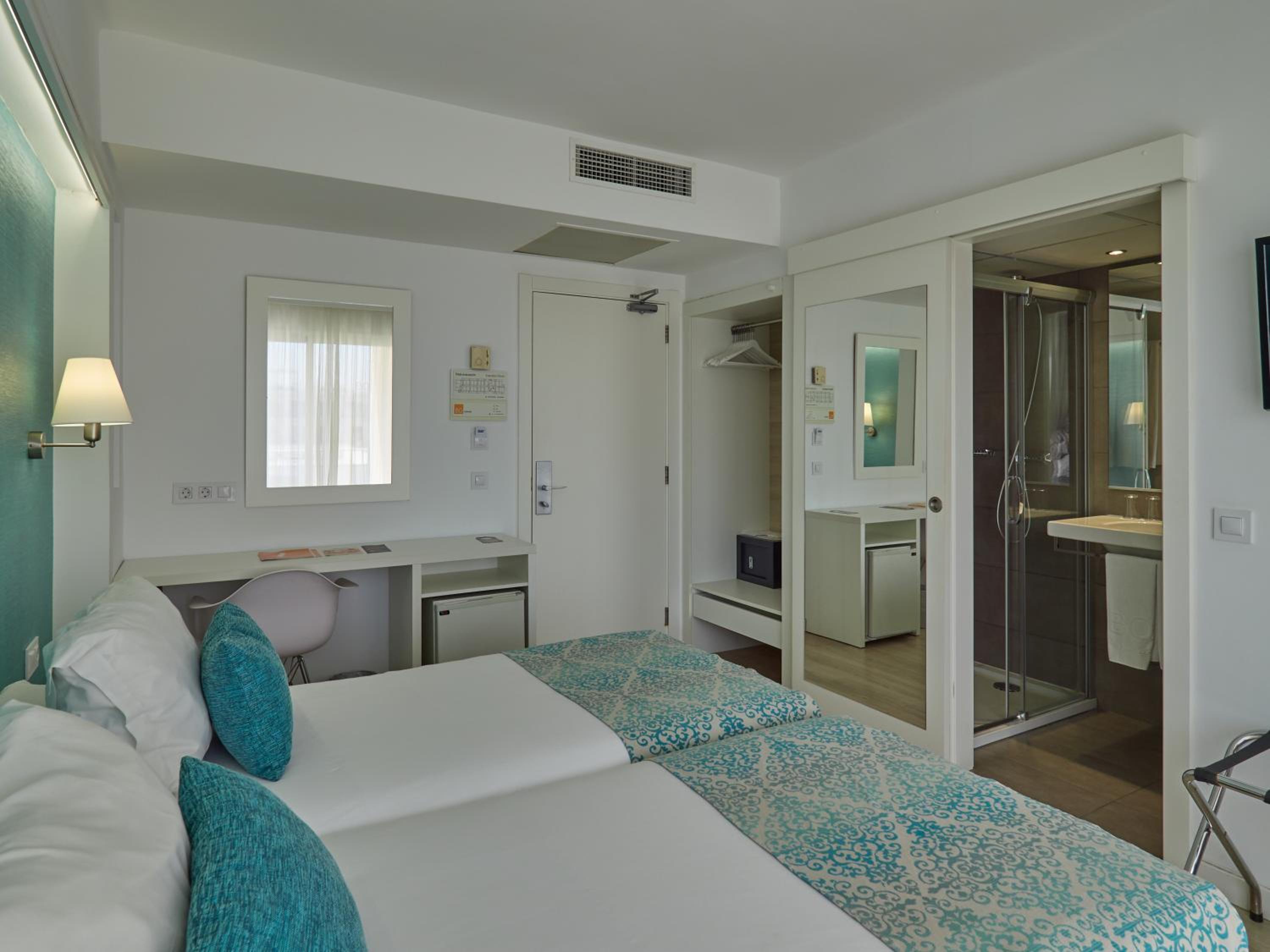 Double or Twin Room with Balcony - Photo 5