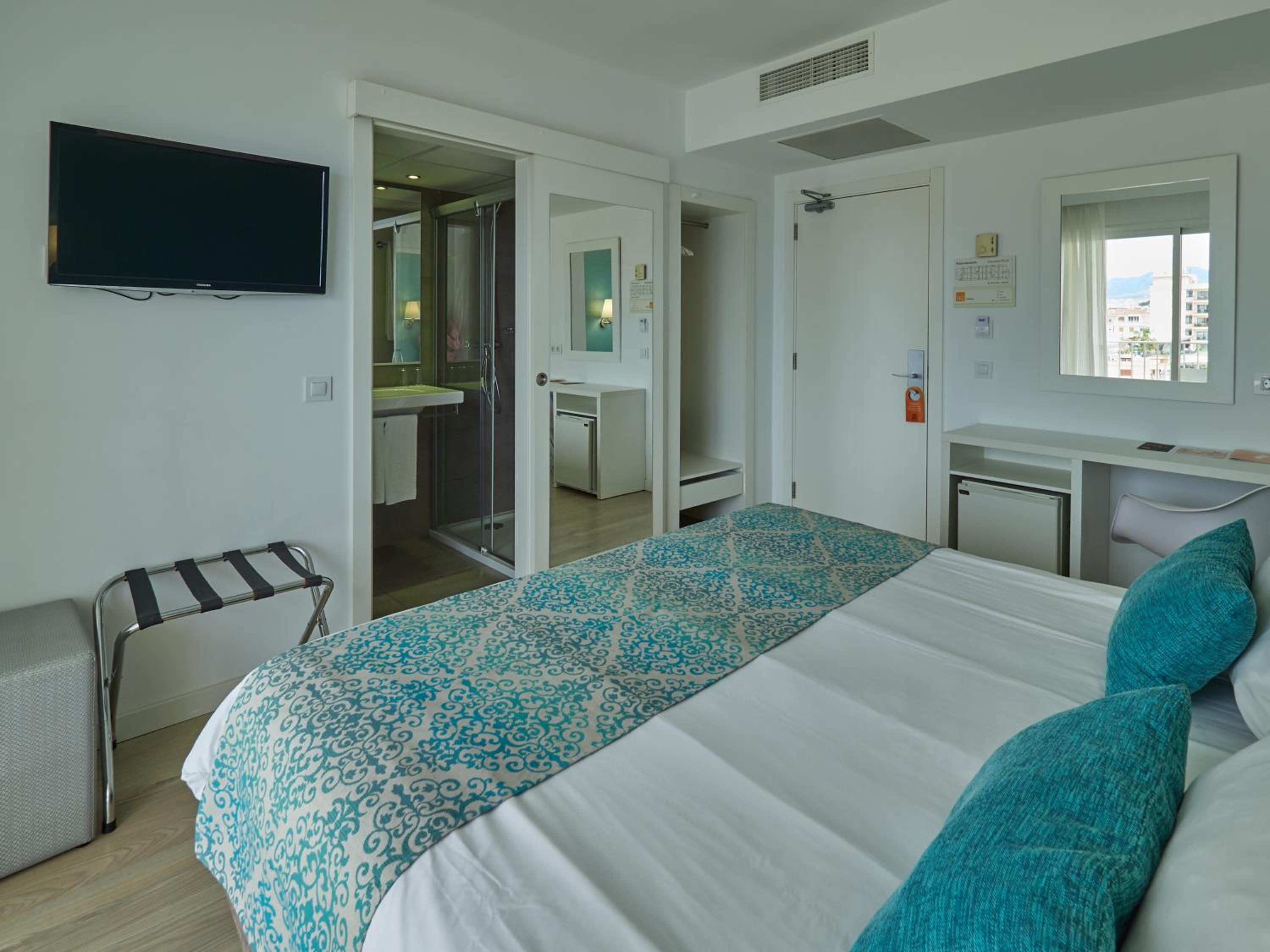 Double or Twin Room with Balcony - Photo 6