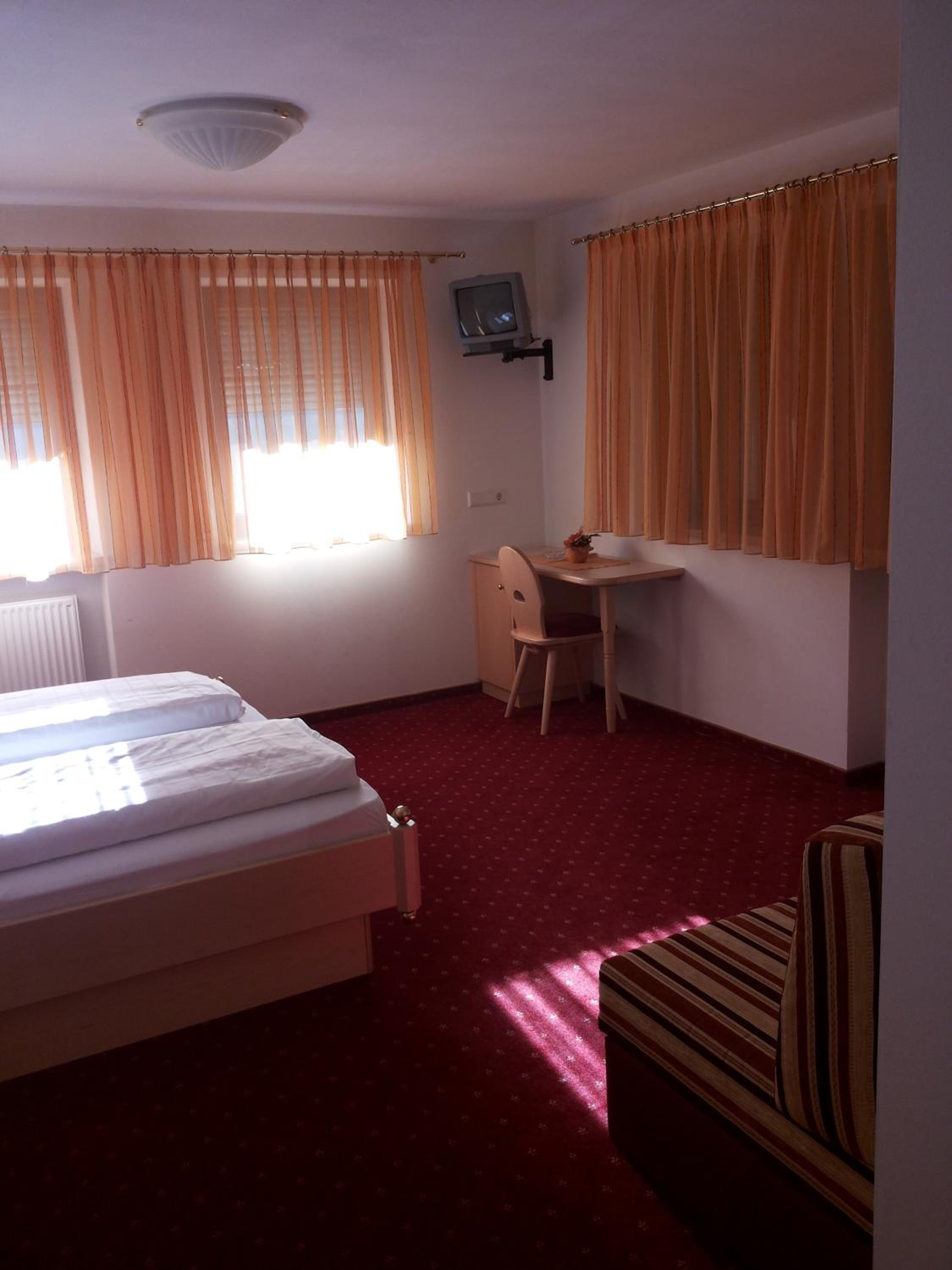 Double Room with Balcony and Mountain View