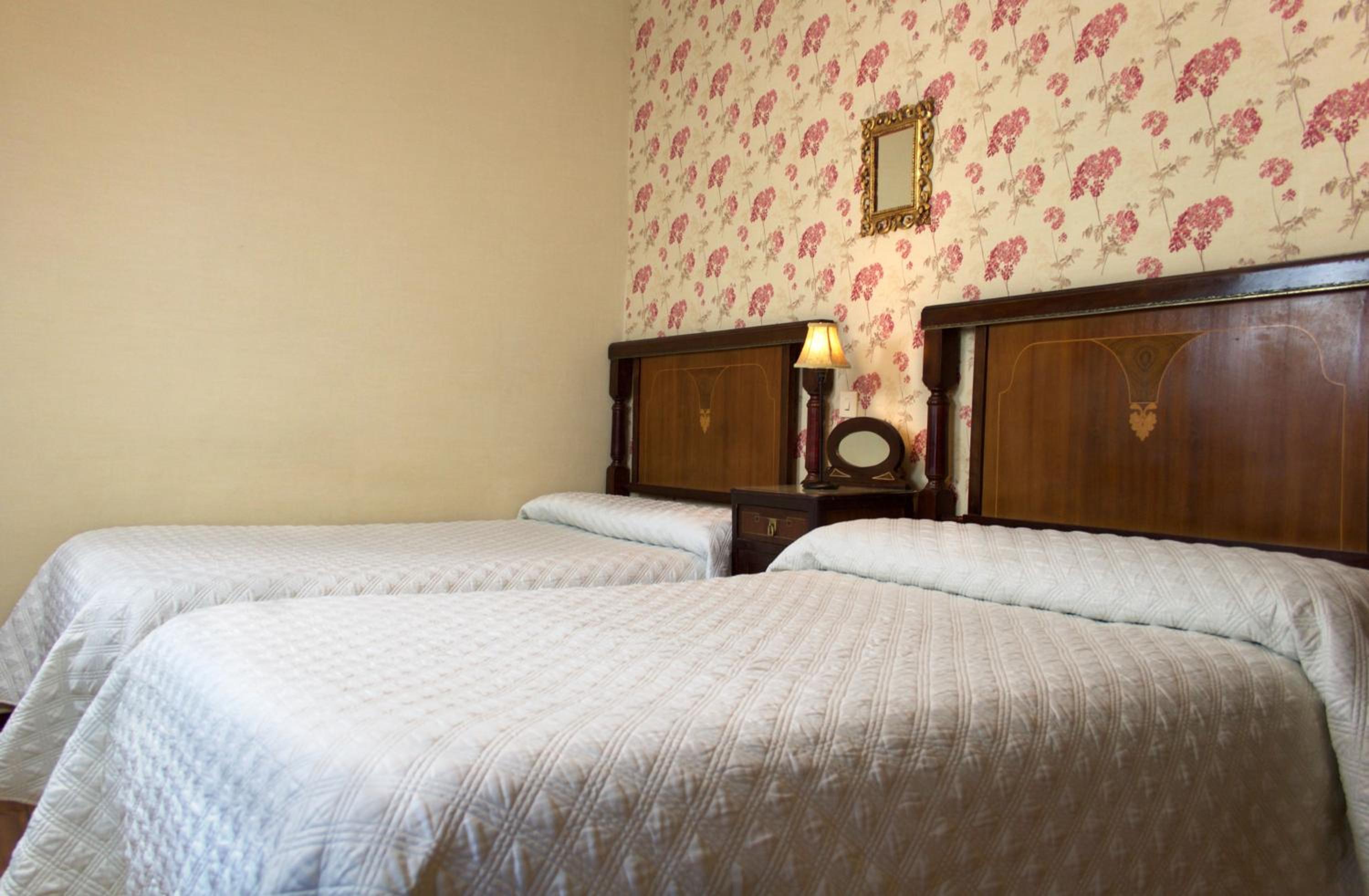 Twin Room - Photo 2
