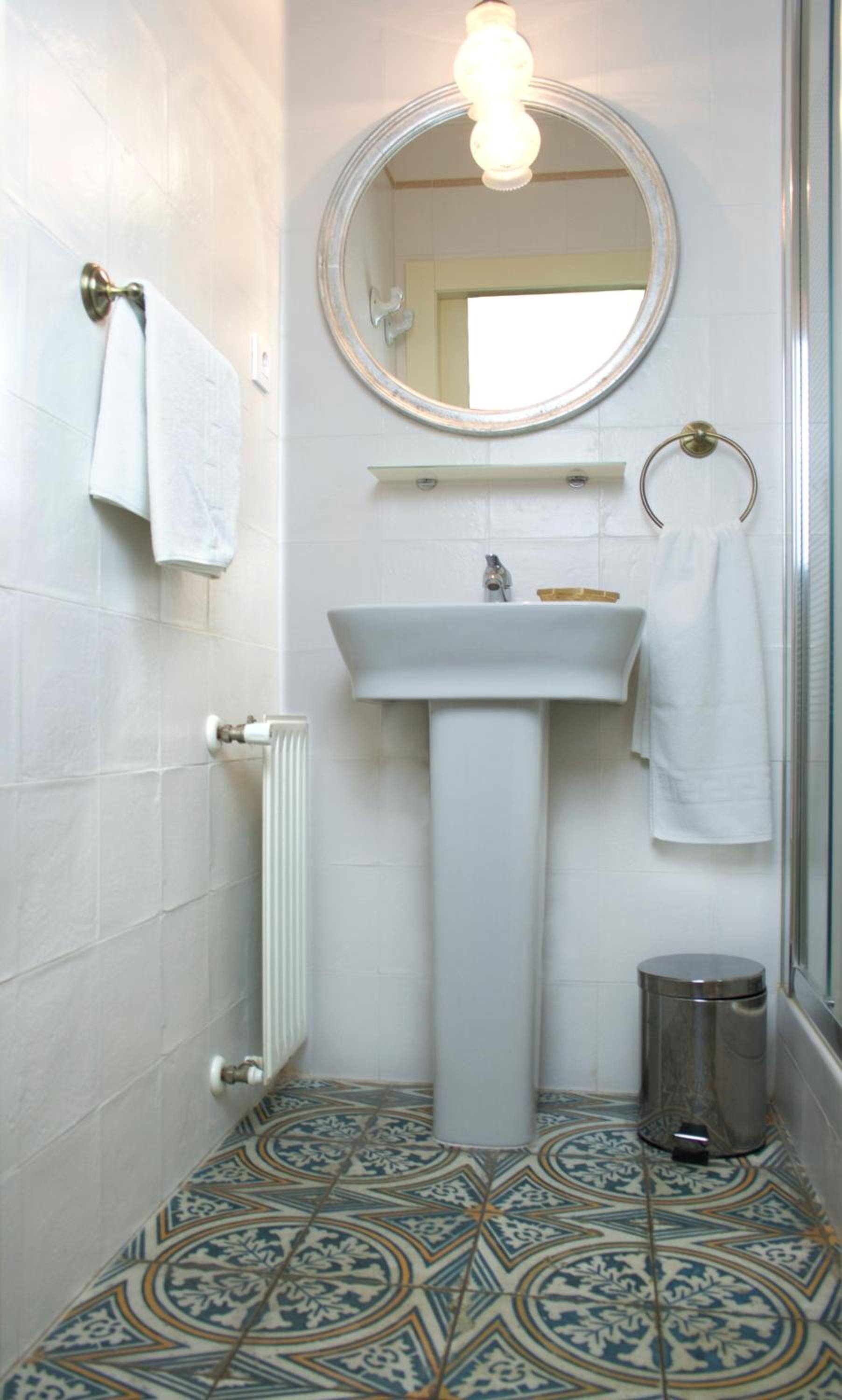 Standard Double Room - Photo 8