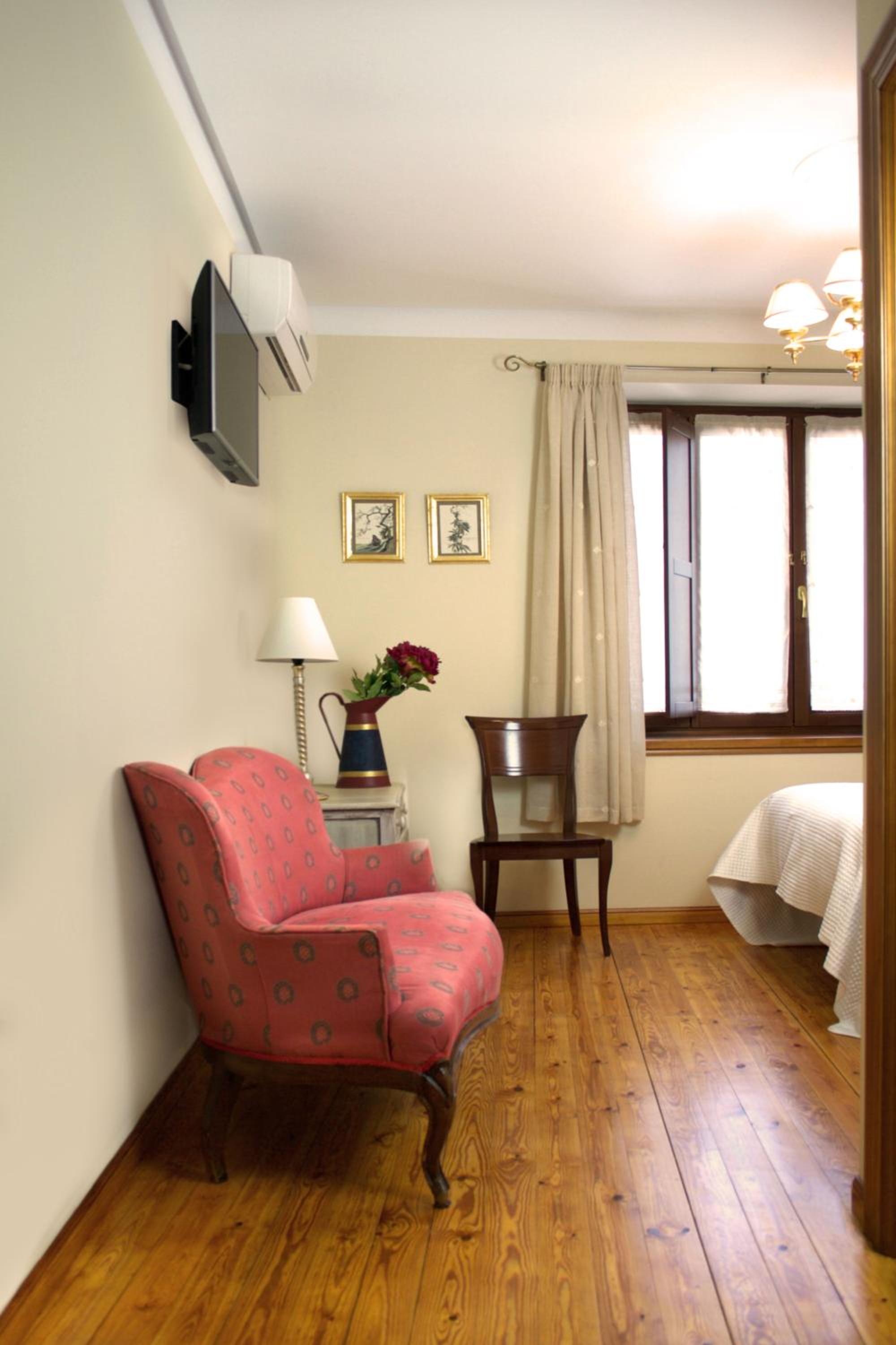 Standard Double Room - Photo 7